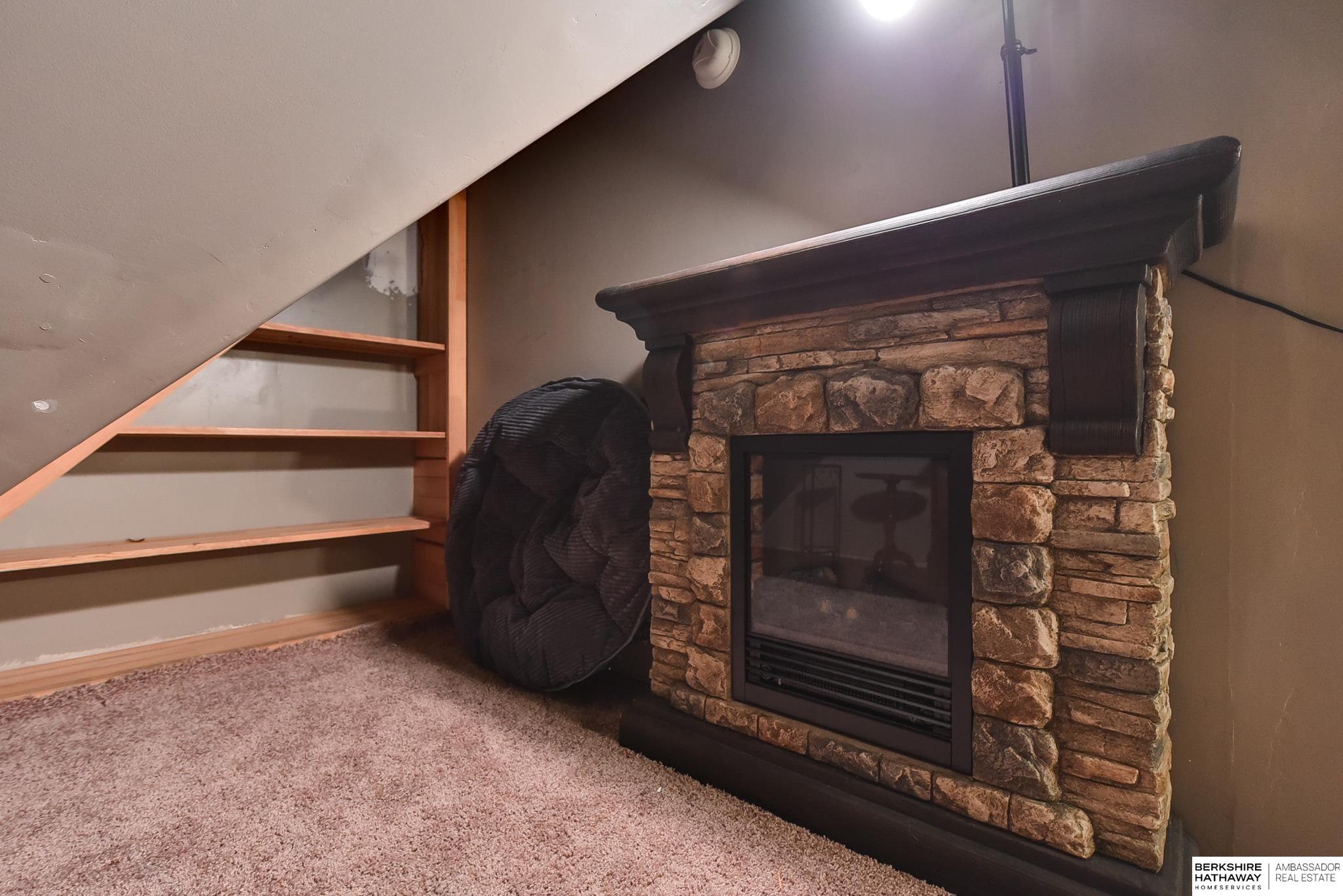 16209 Oak Circle