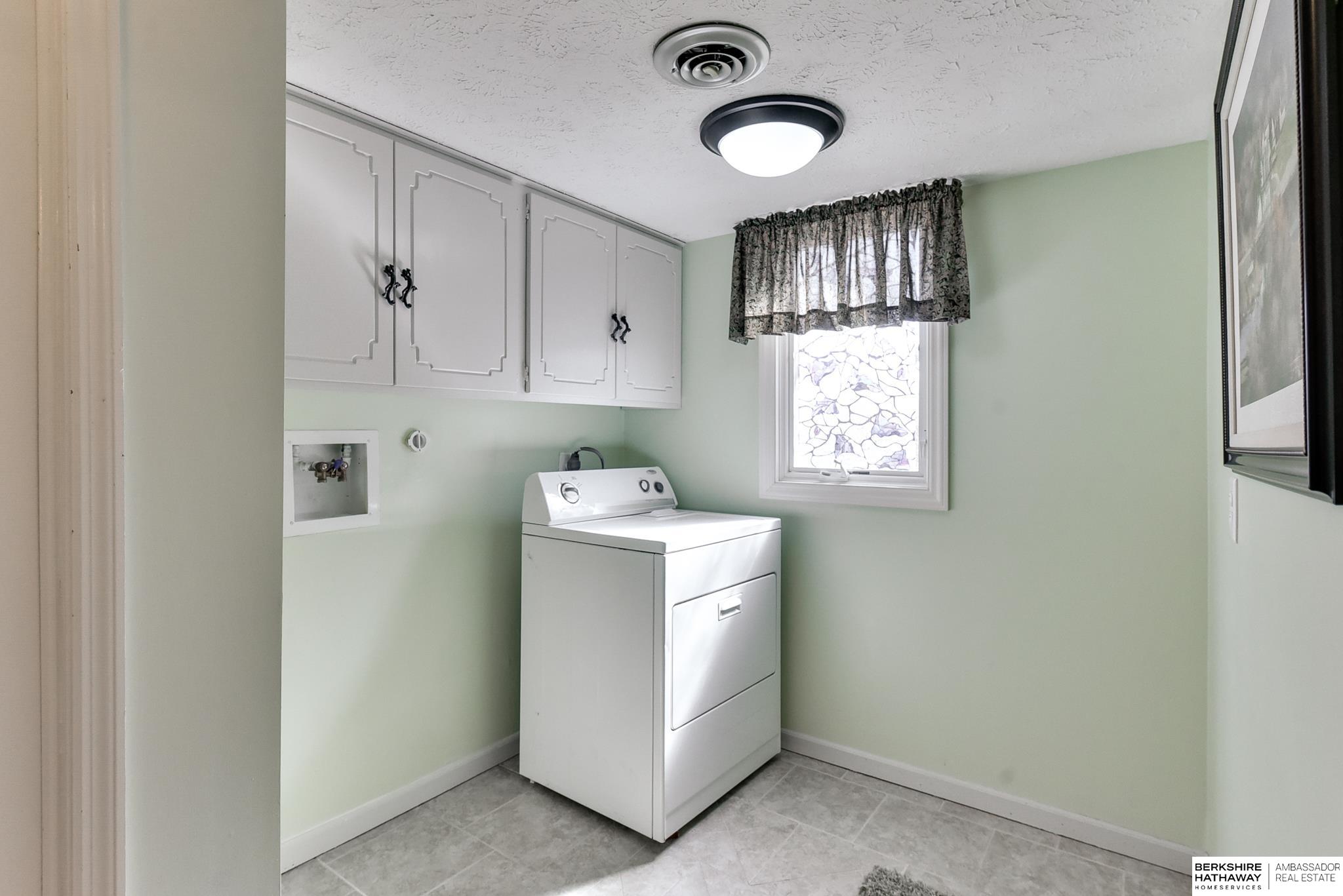 16209 Oak Circle