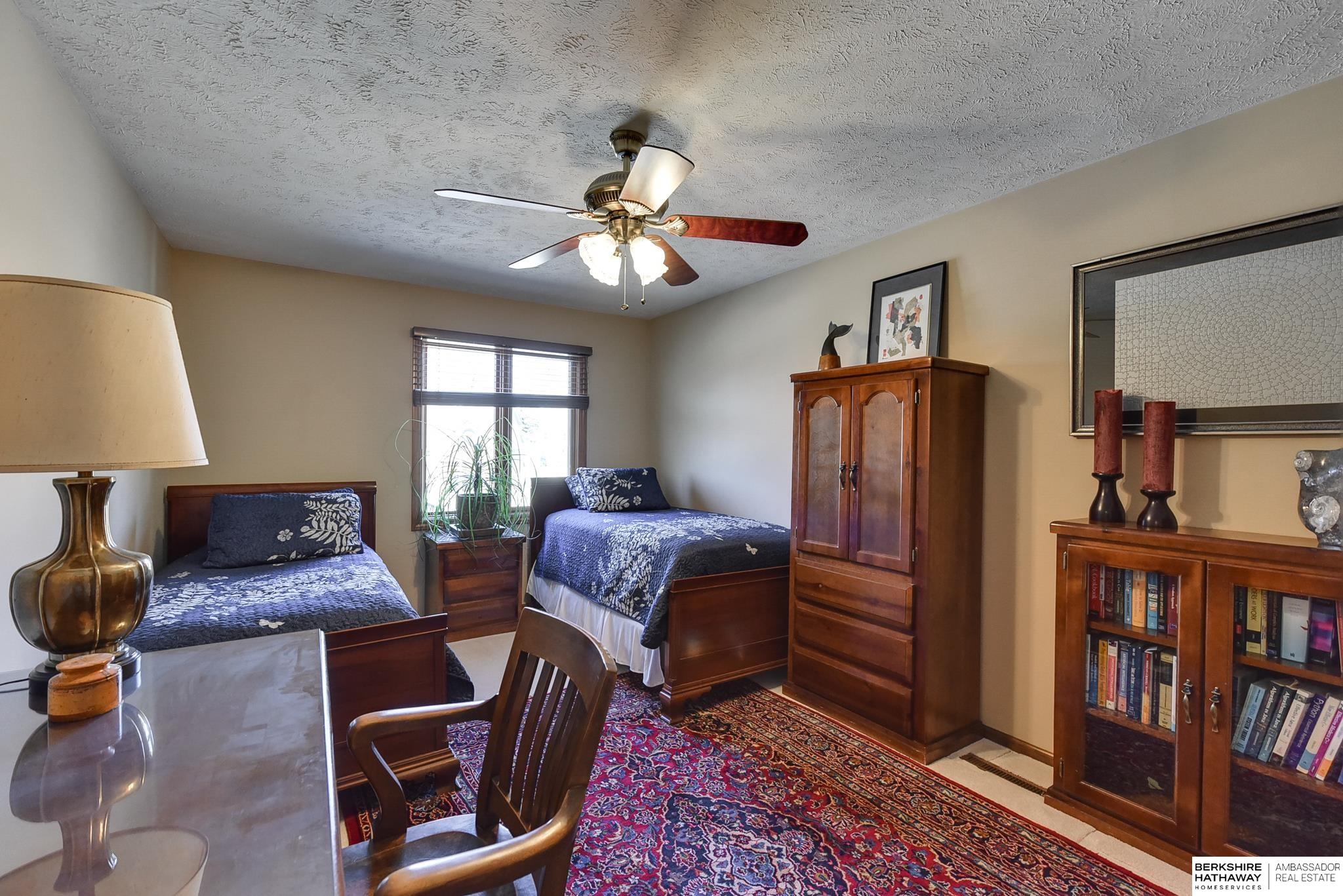 16209 Oak Circle