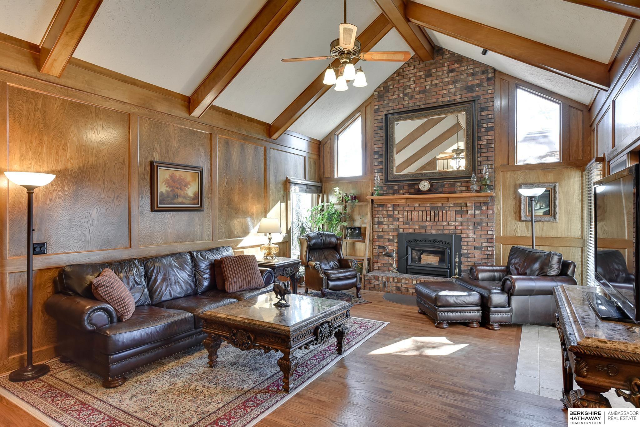 16209 Oak Circle
