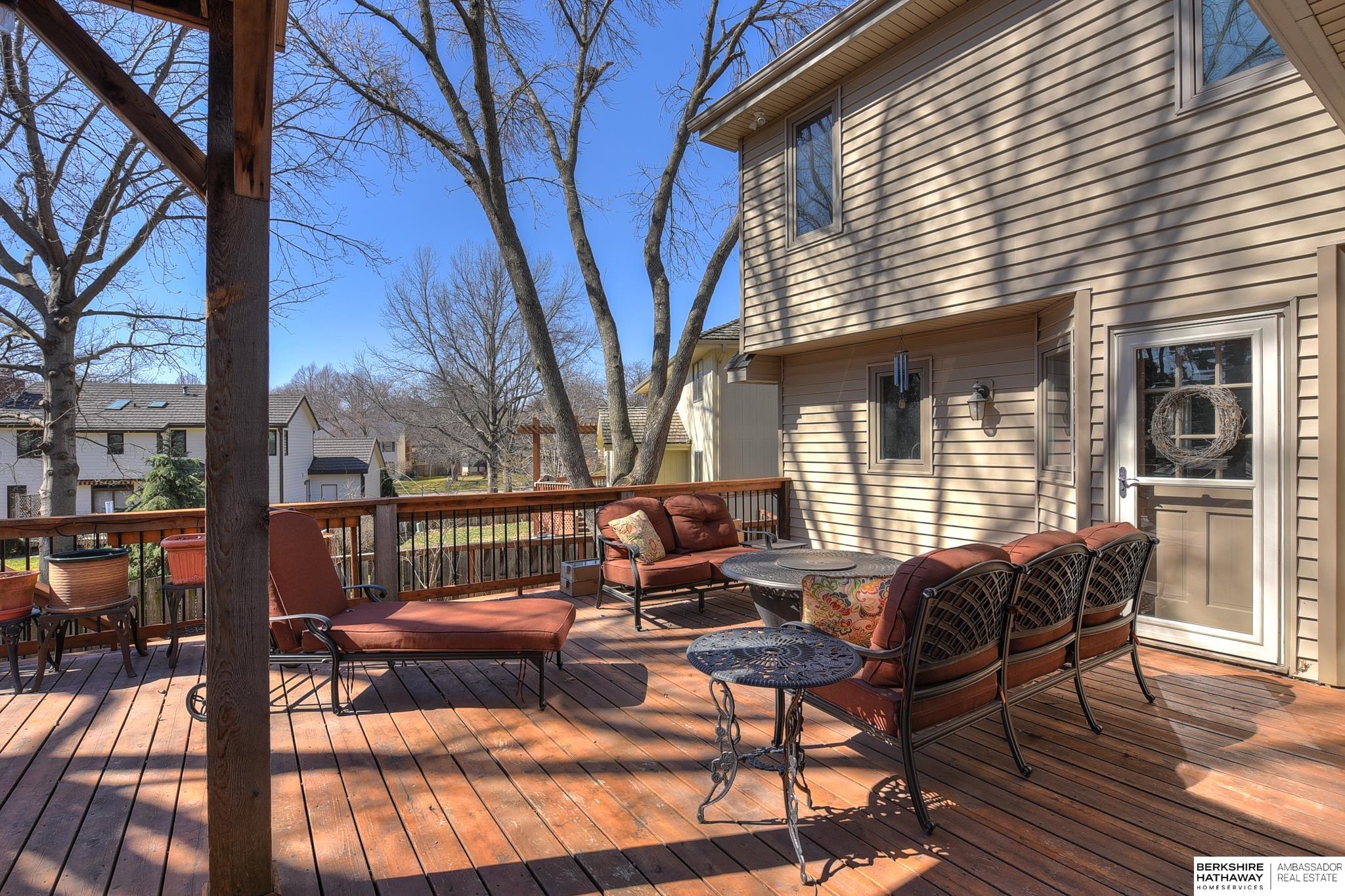 16209 Oak Circle