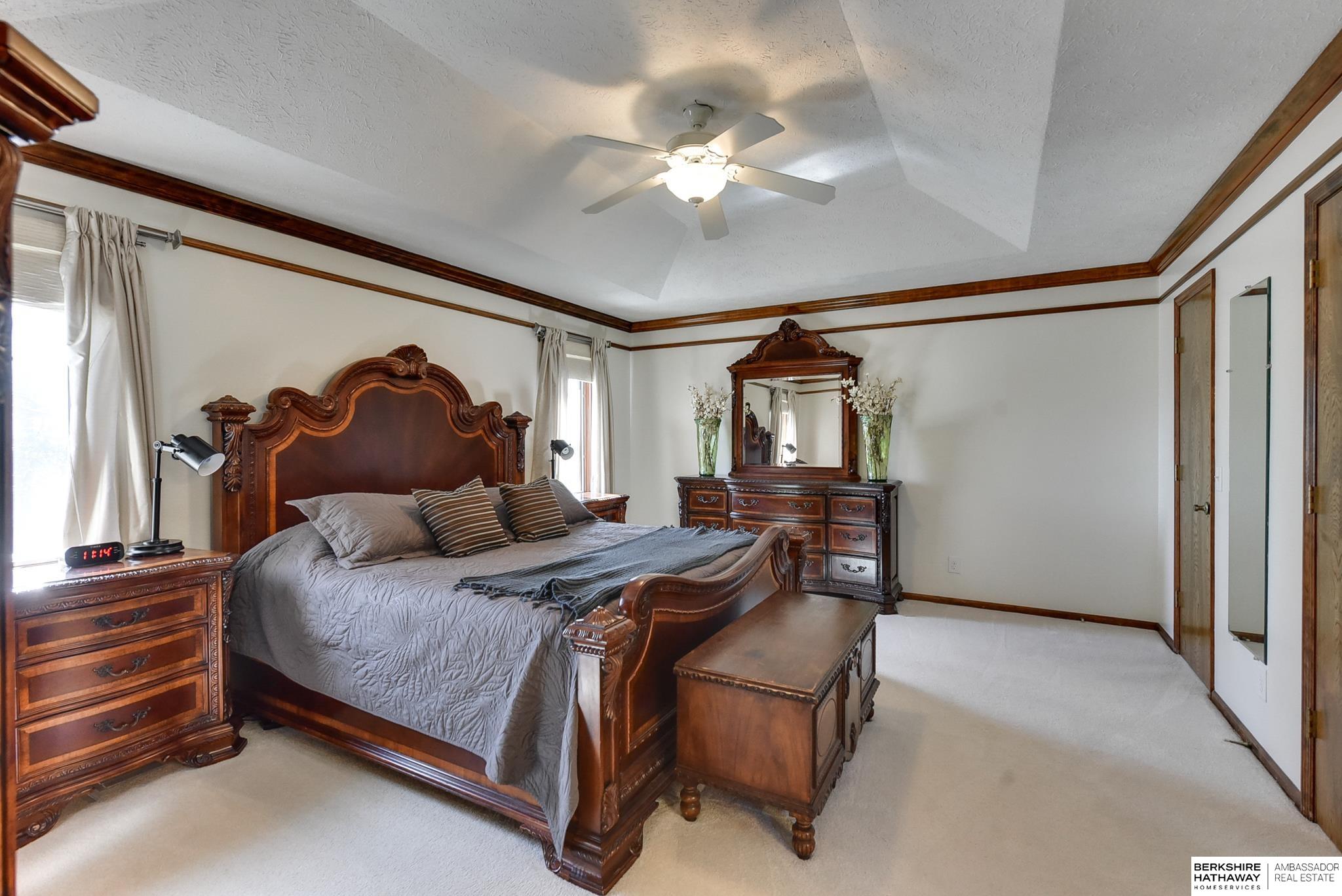 16209 Oak Circle