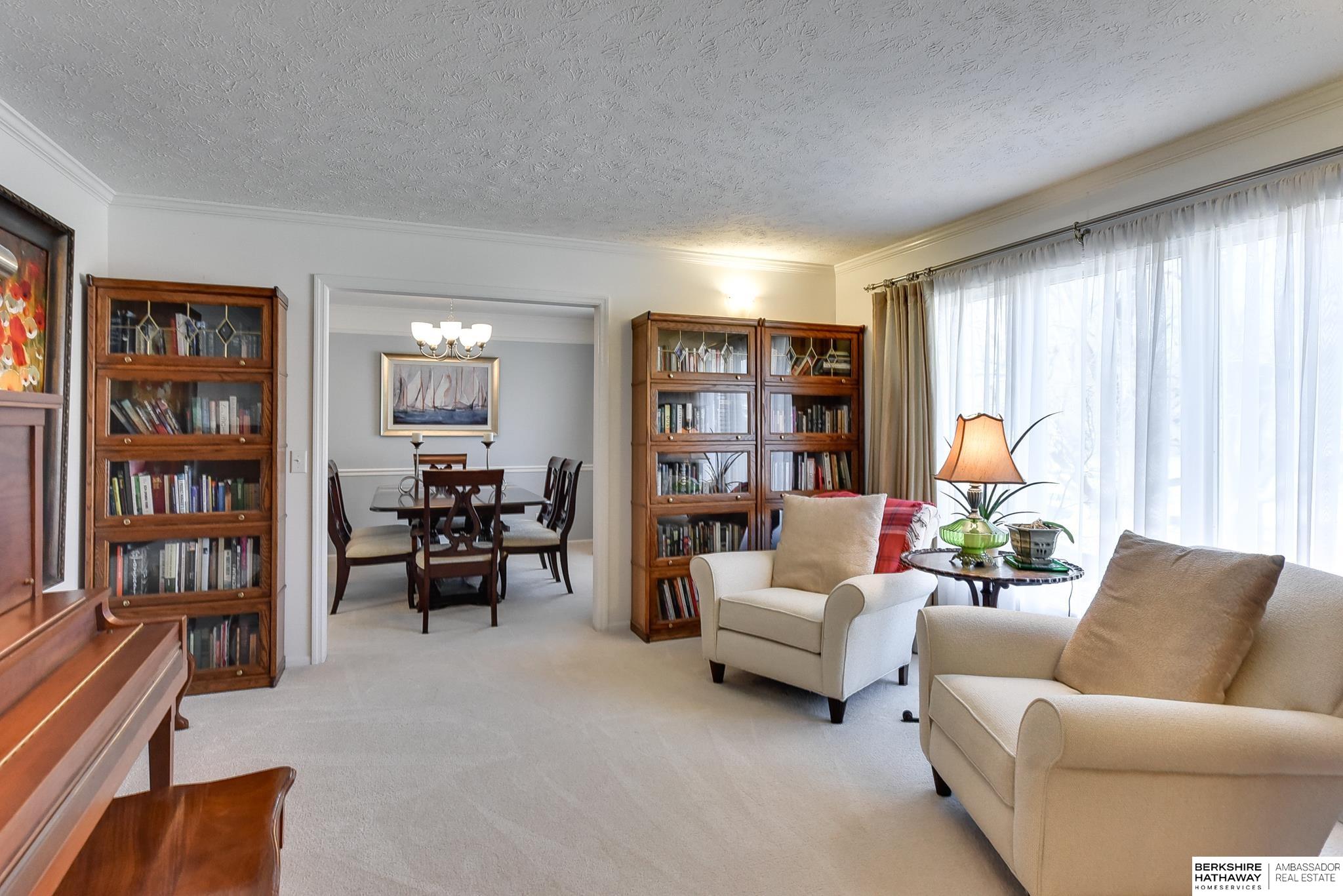 16209 Oak Circle