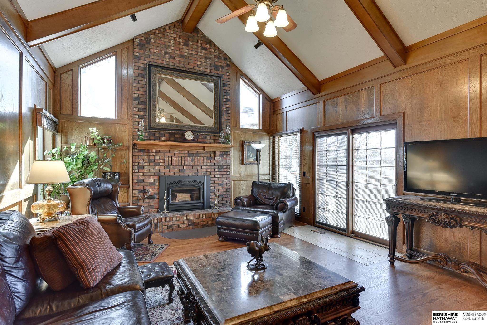 16209 Oak Circle