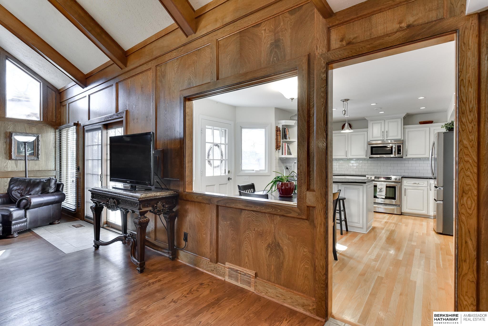 16209 Oak Circle