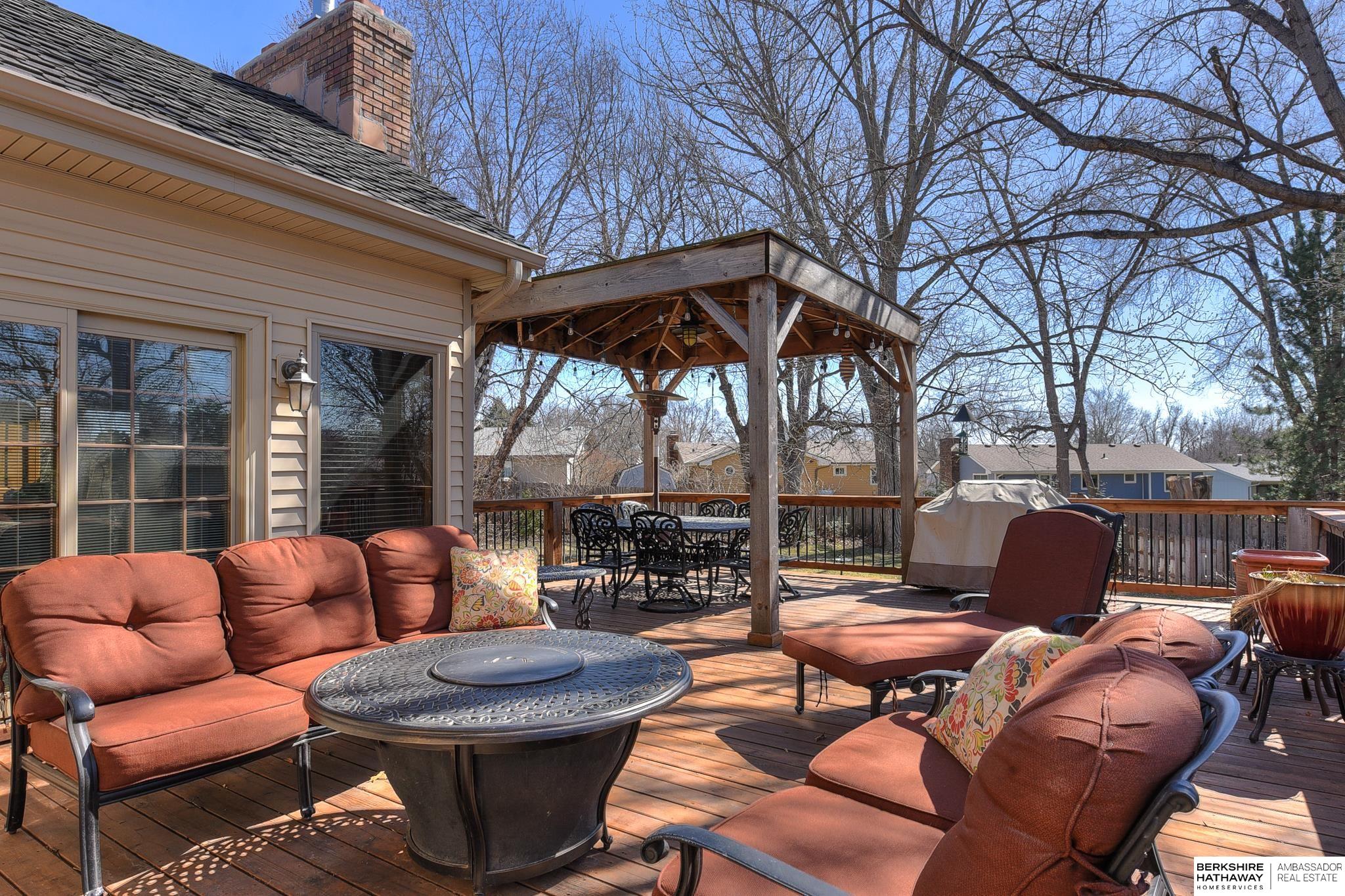 16209 Oak Circle