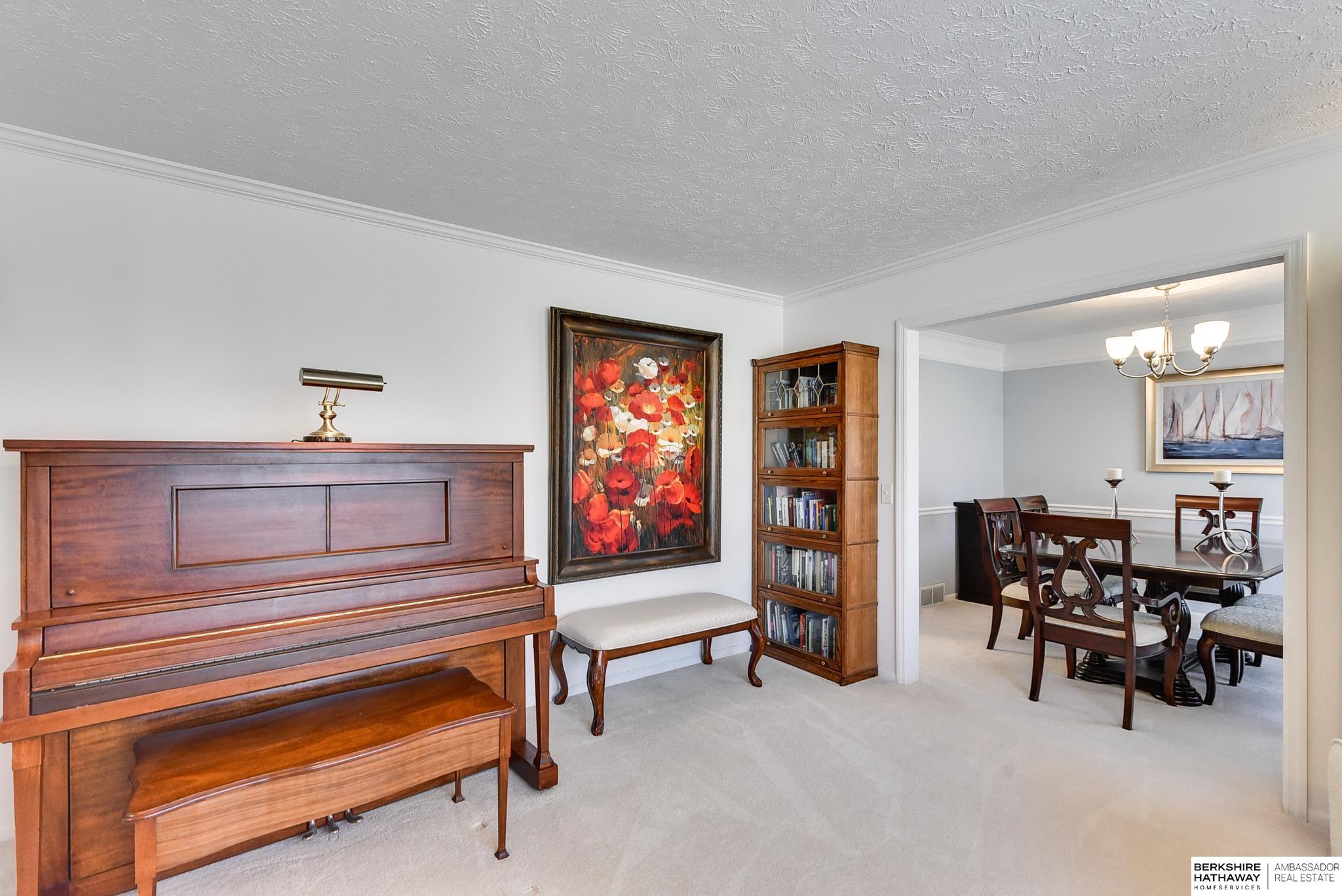 16209 Oak Circle