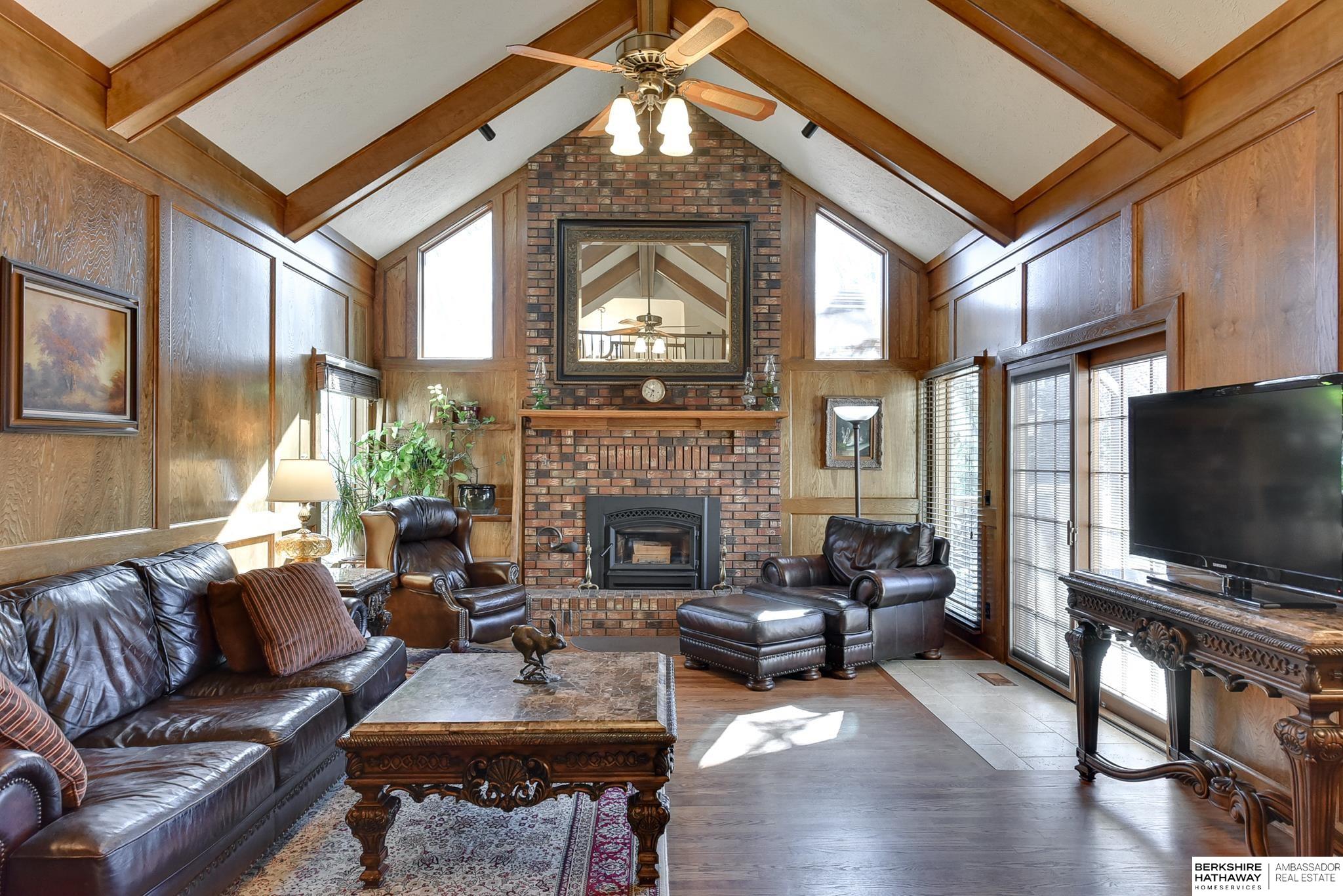 16209 Oak Circle
