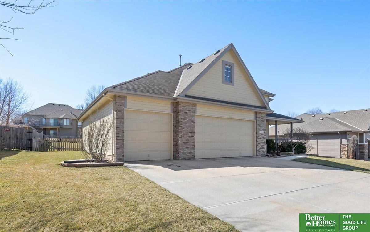 1911 Crest Ridge Drive