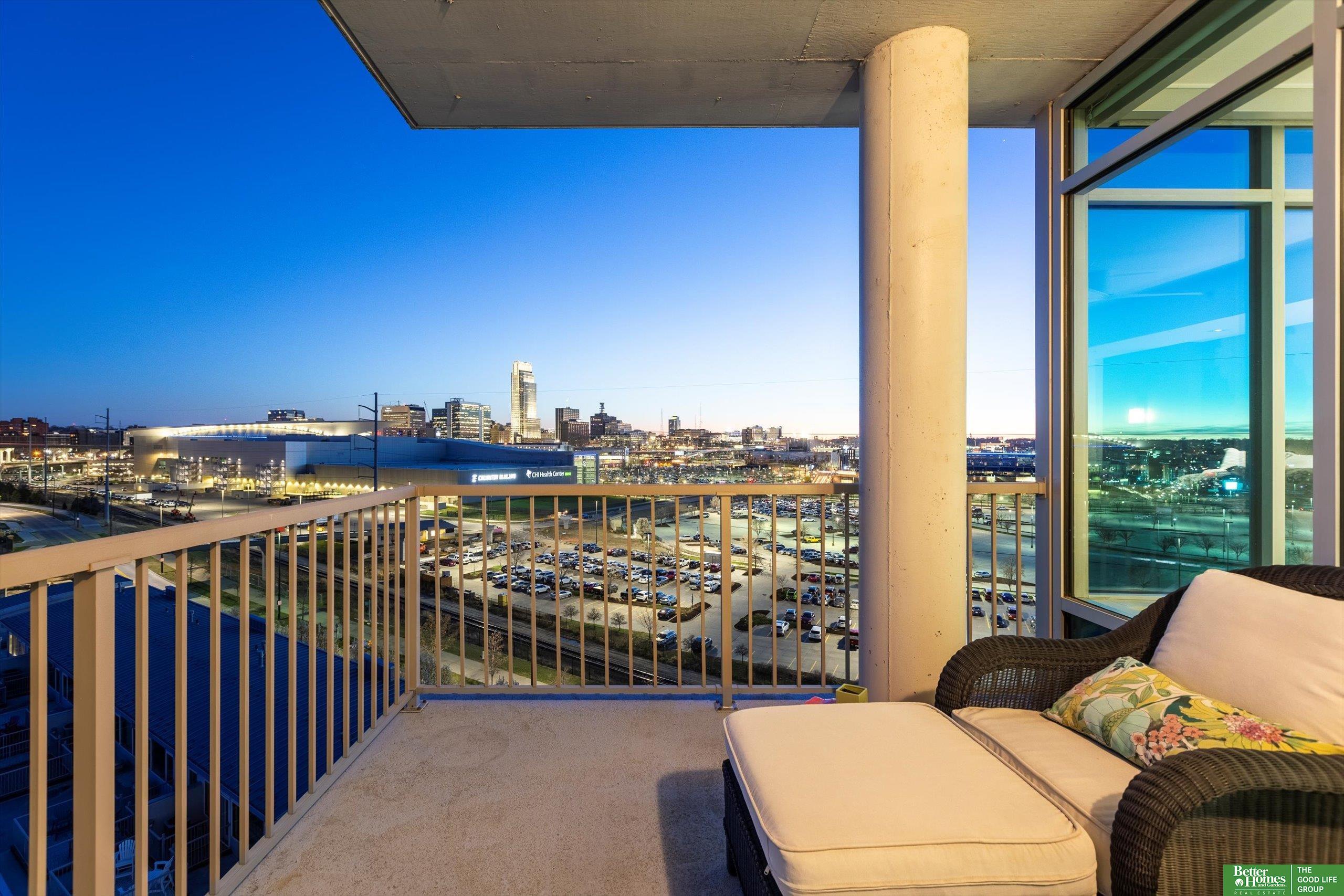 555 Riverfront Plaza # 902