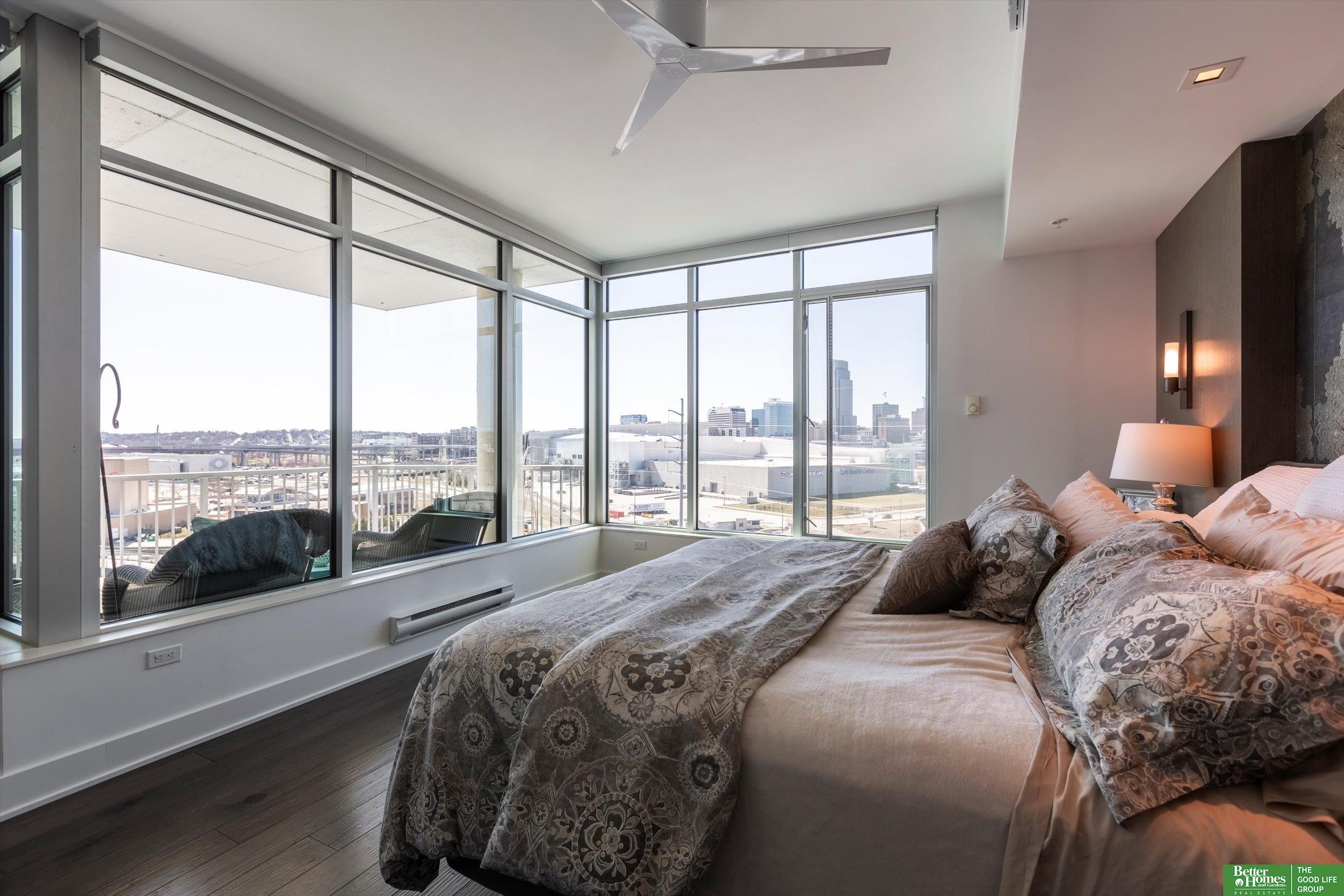 555 Riverfront Plaza # 902