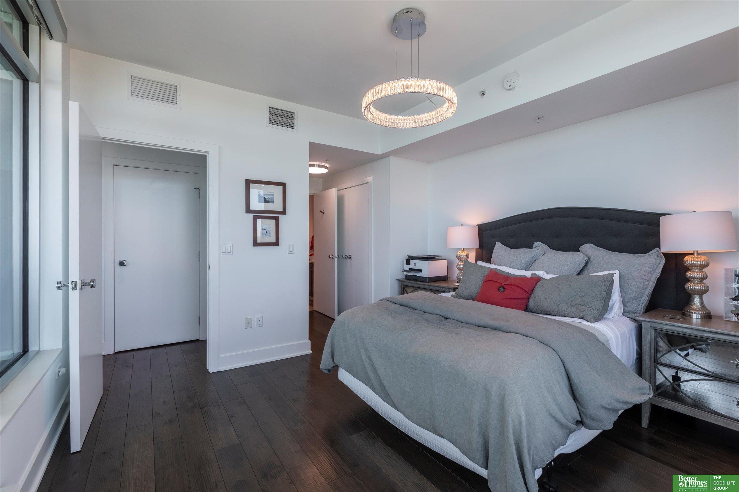 555 Riverfront Plaza # 902
