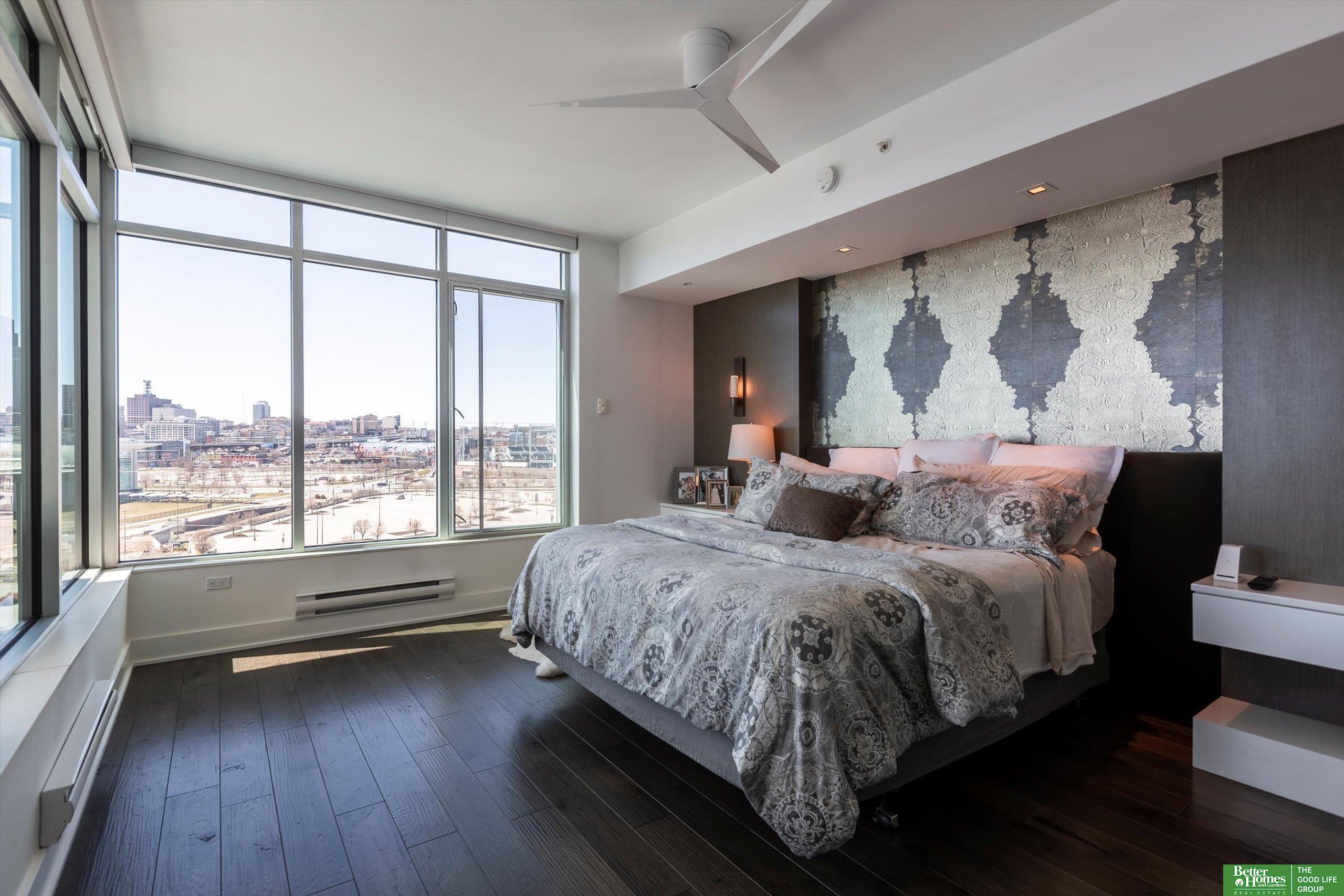 555 Riverfront Plaza # 902
