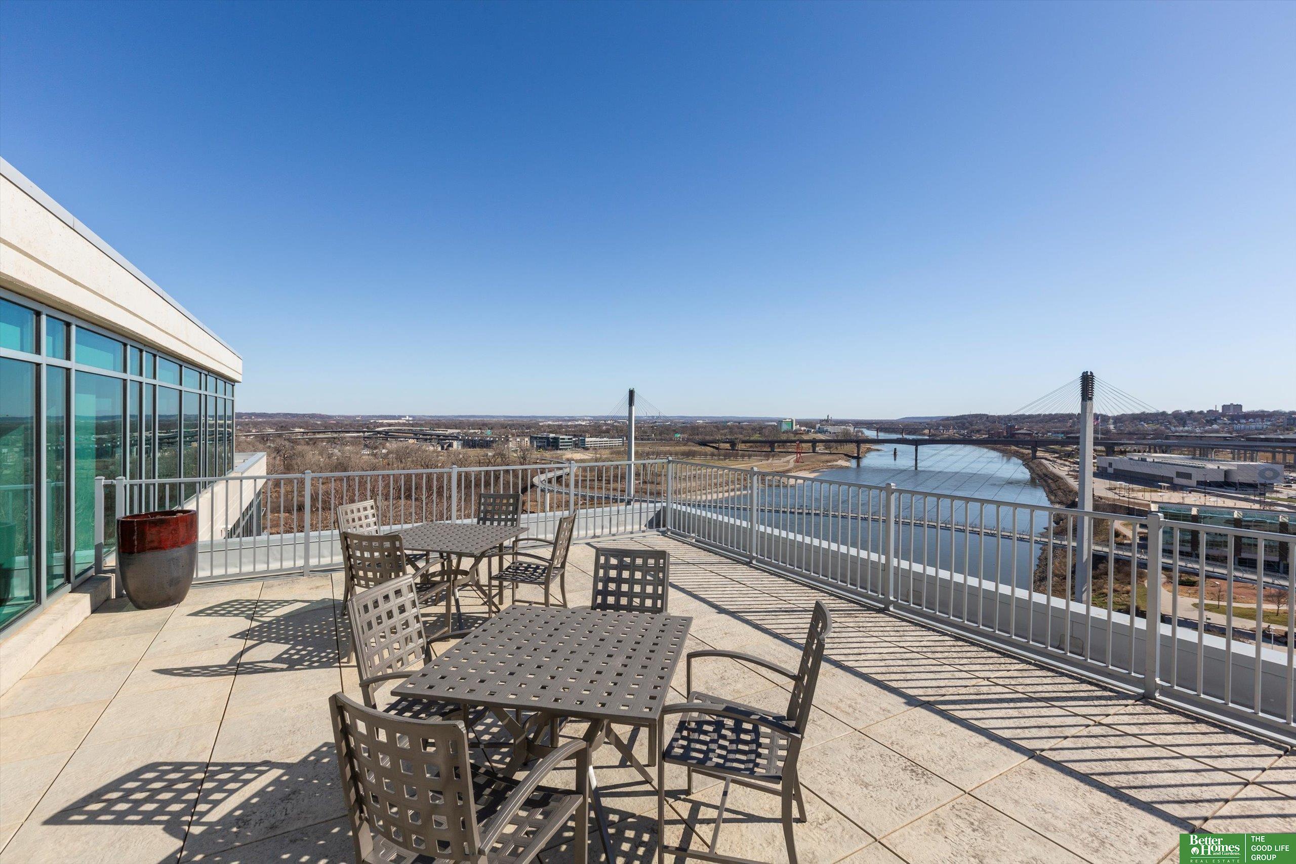 555 Riverfront Plaza # 902
