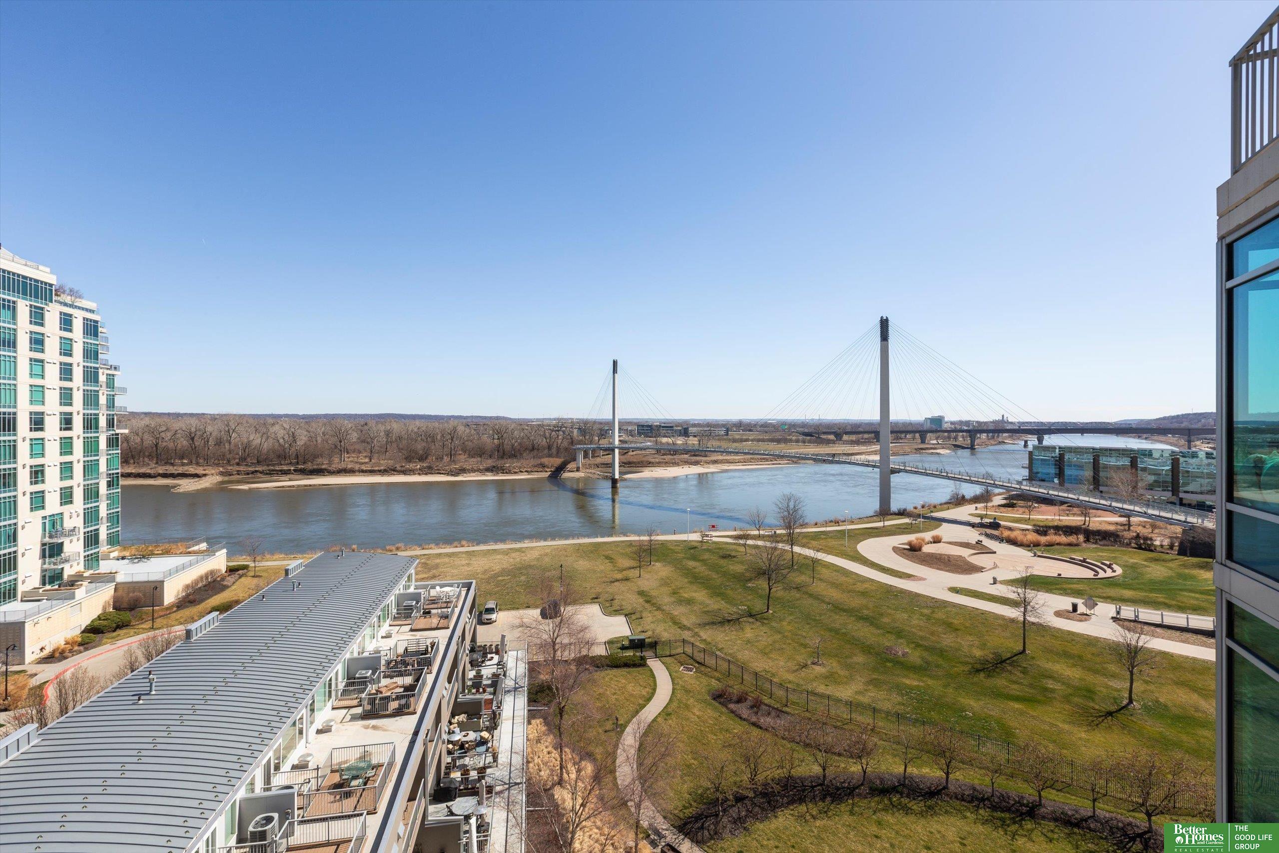555 Riverfront Plaza # 902