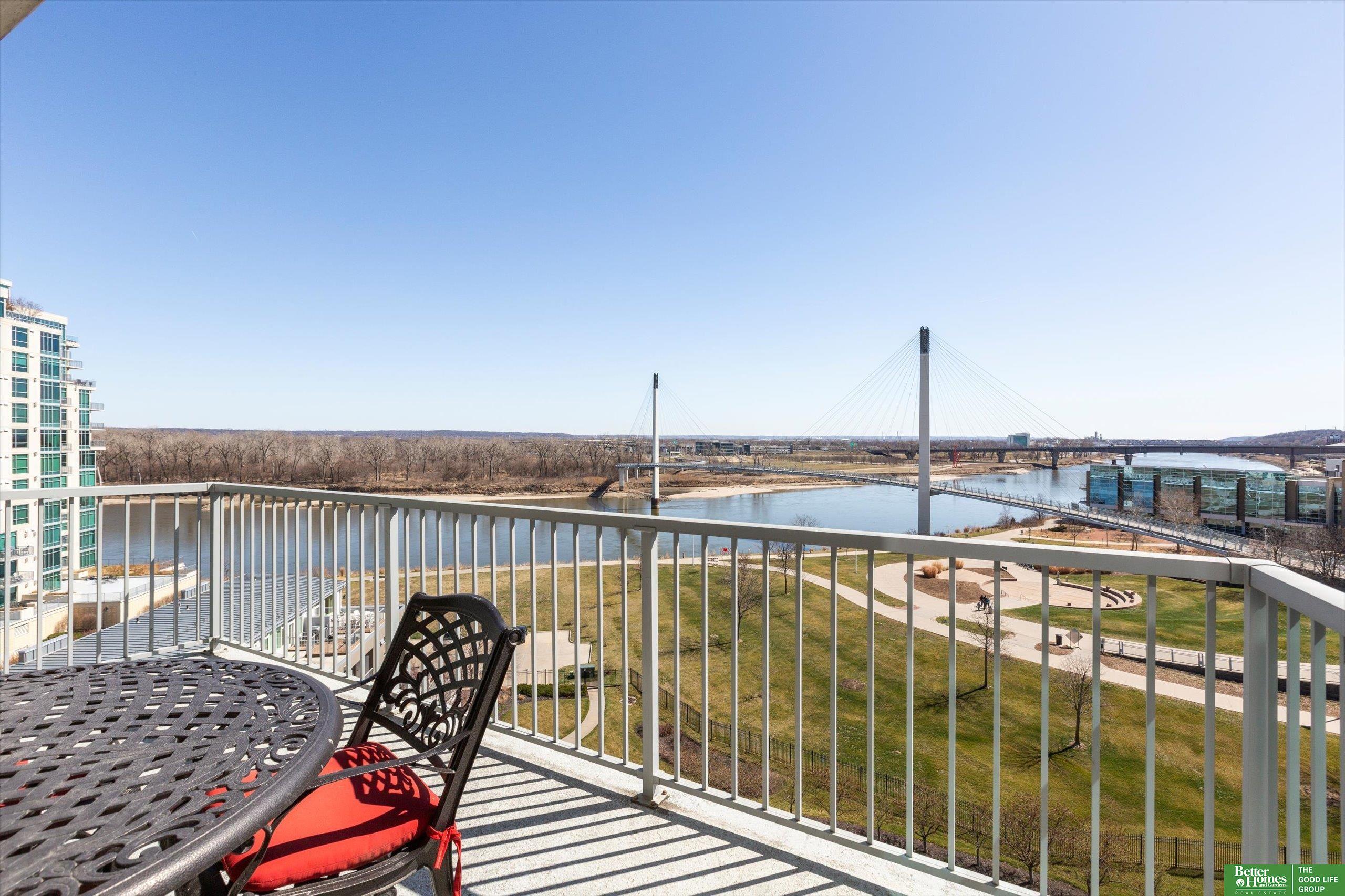 555 Riverfront Plaza # 902