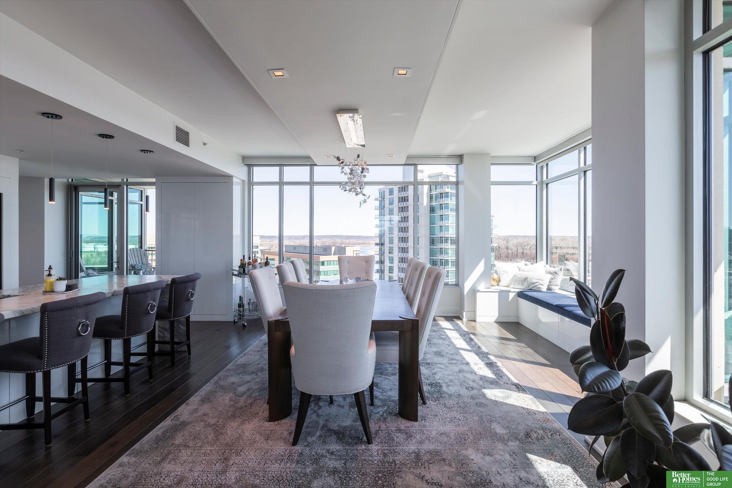 555 Riverfront Plaza # 902