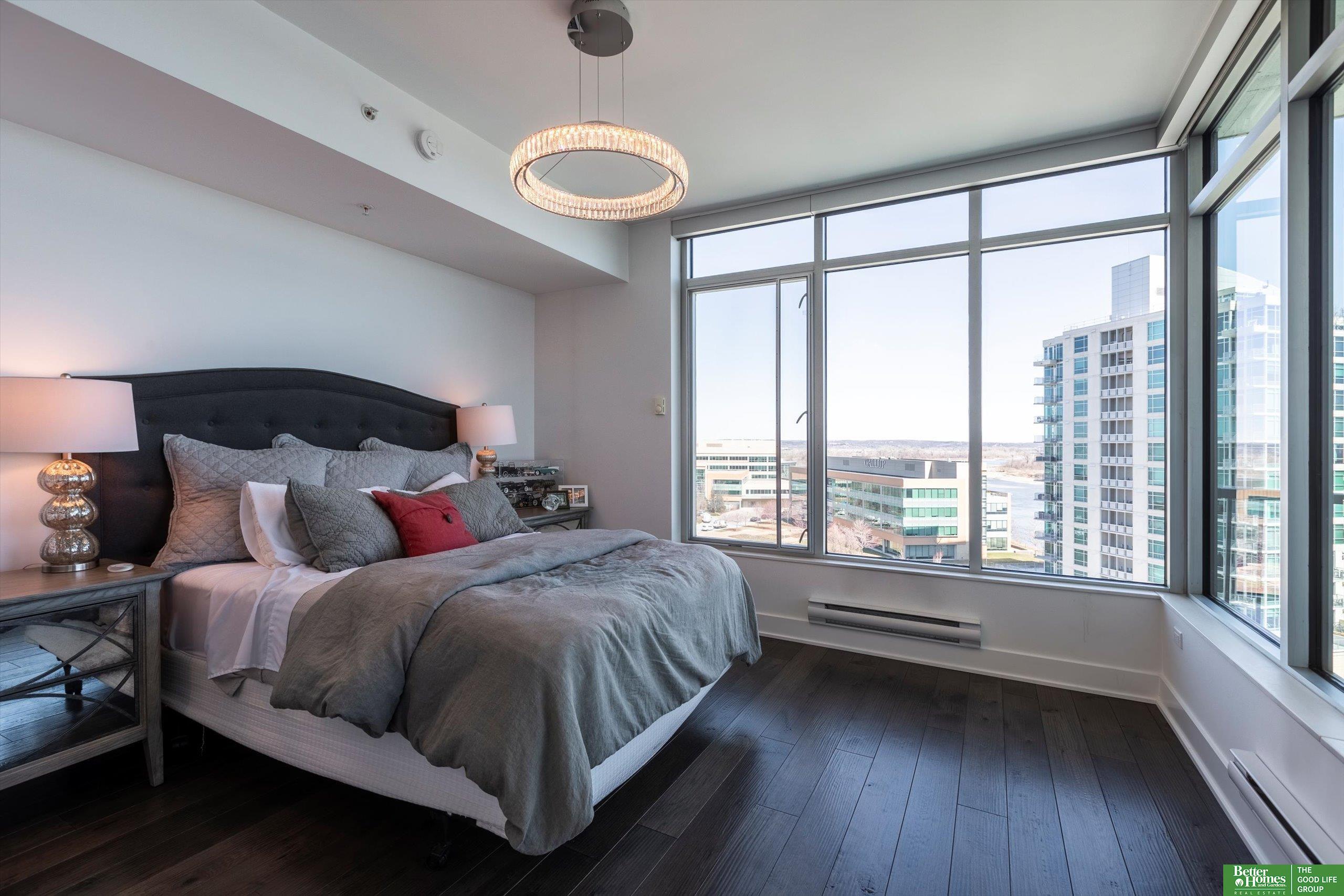 555 Riverfront Plaza # 902