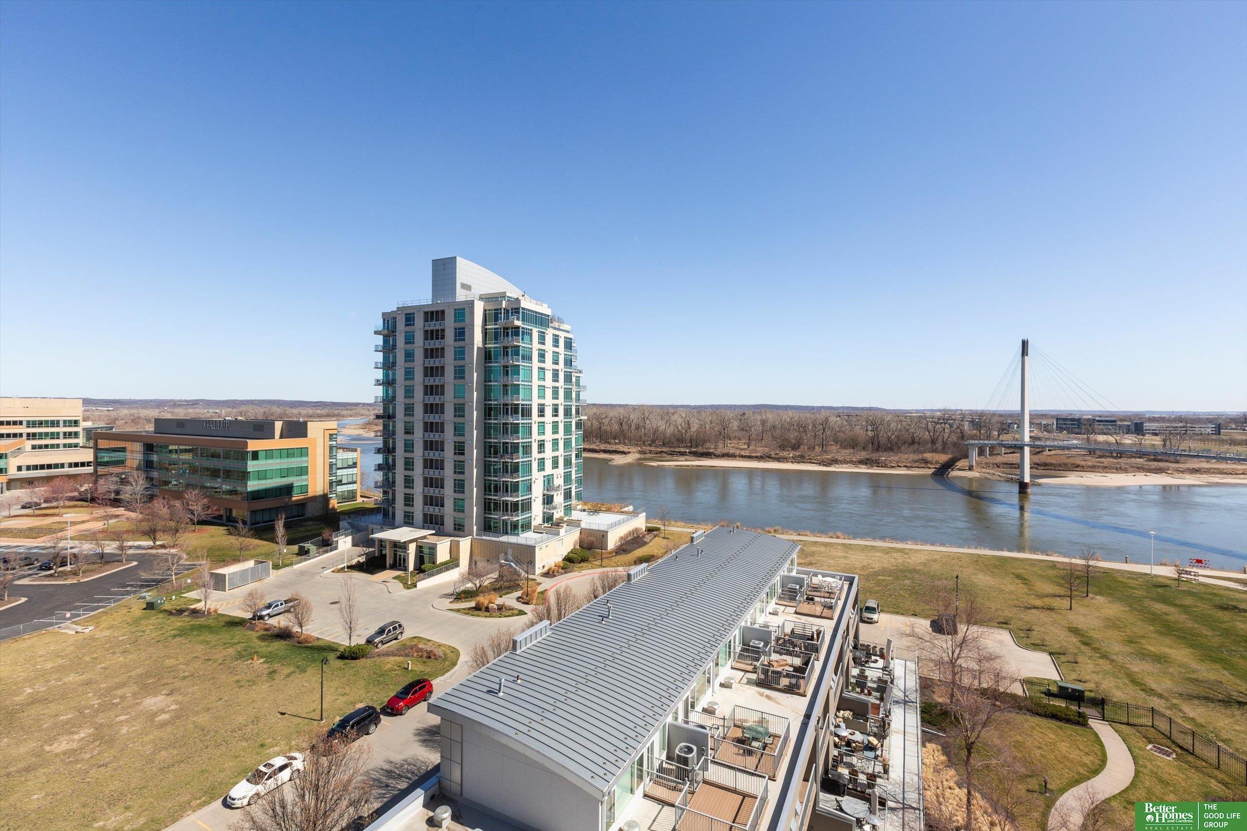 555 Riverfront Plaza # 902