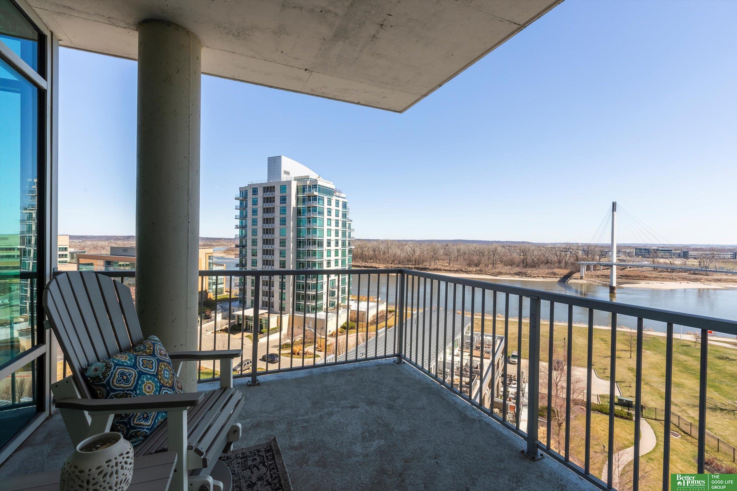 555 Riverfront Plaza # 902
