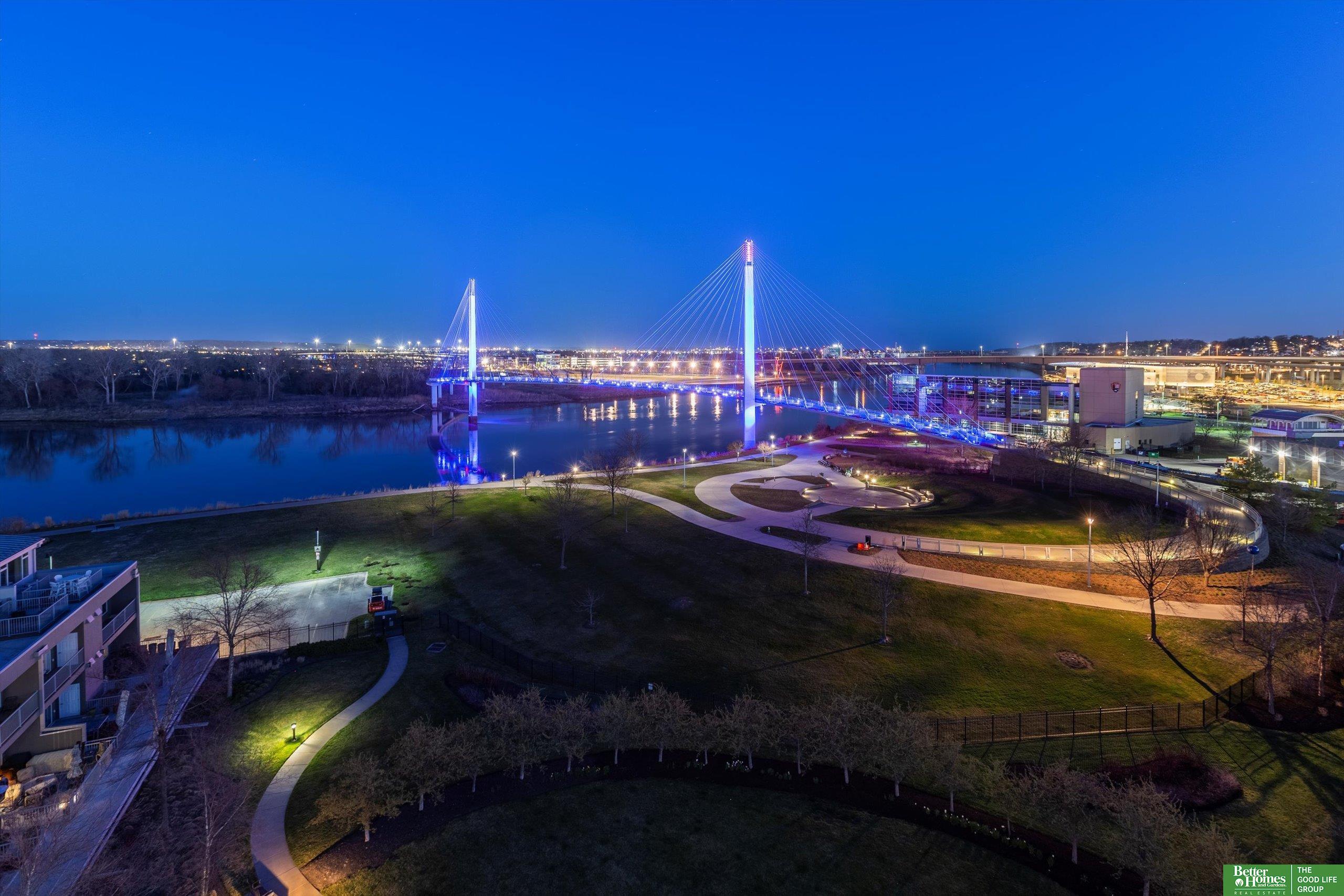 555 Riverfront Plaza # 902