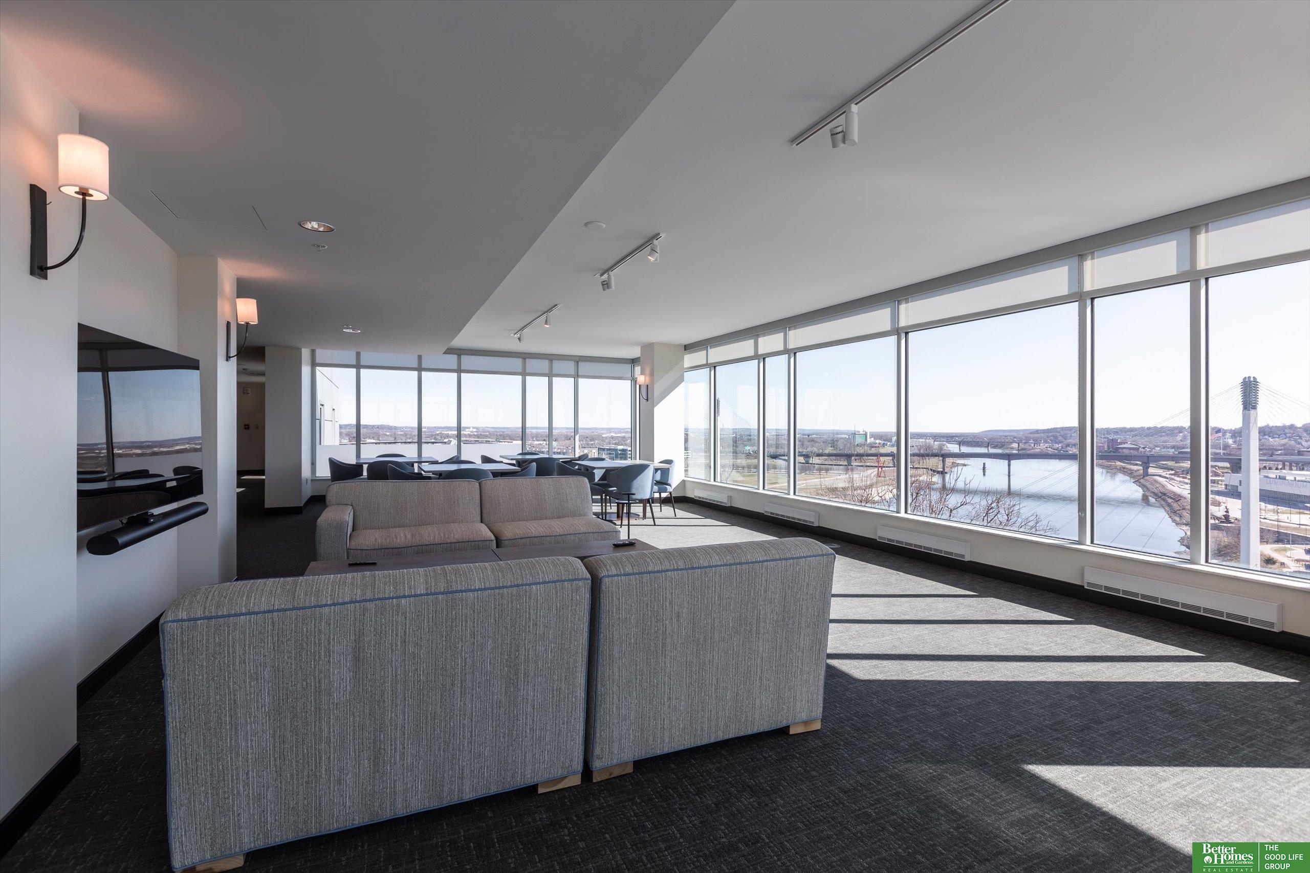 555 Riverfront Plaza # 902