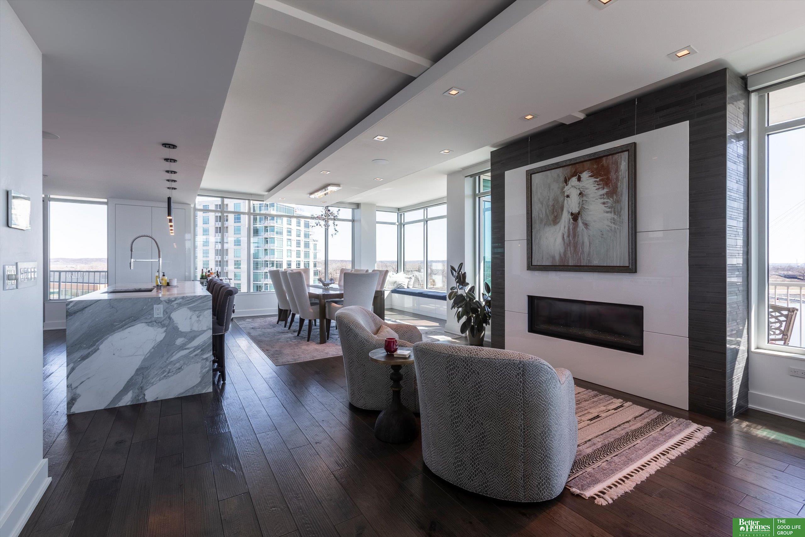 555 Riverfront Plaza # 902
