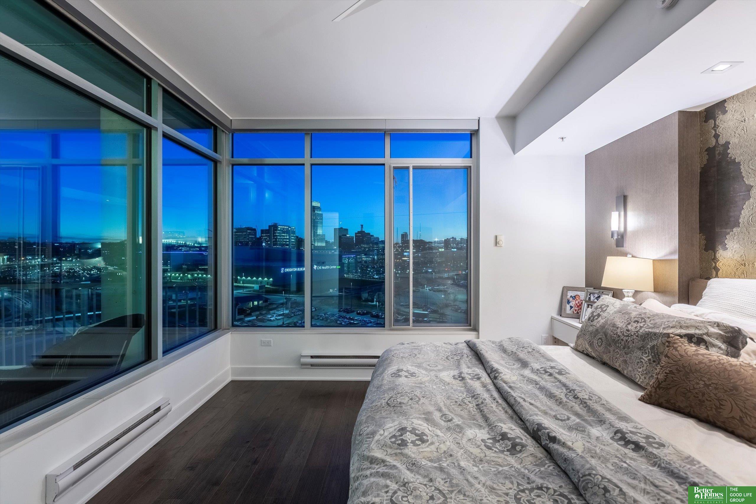 555 Riverfront Plaza # 902