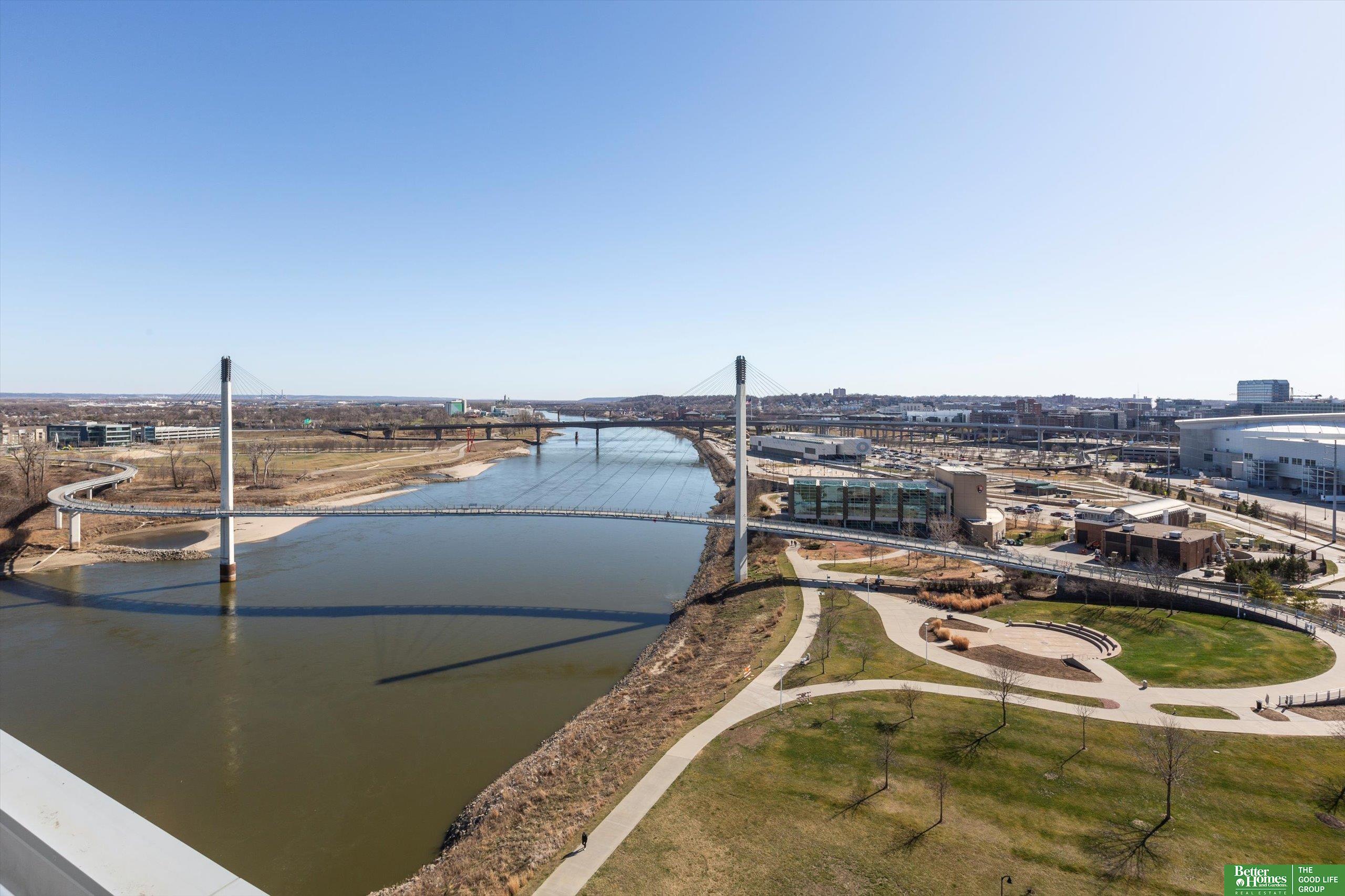 555 Riverfront Plaza # 902