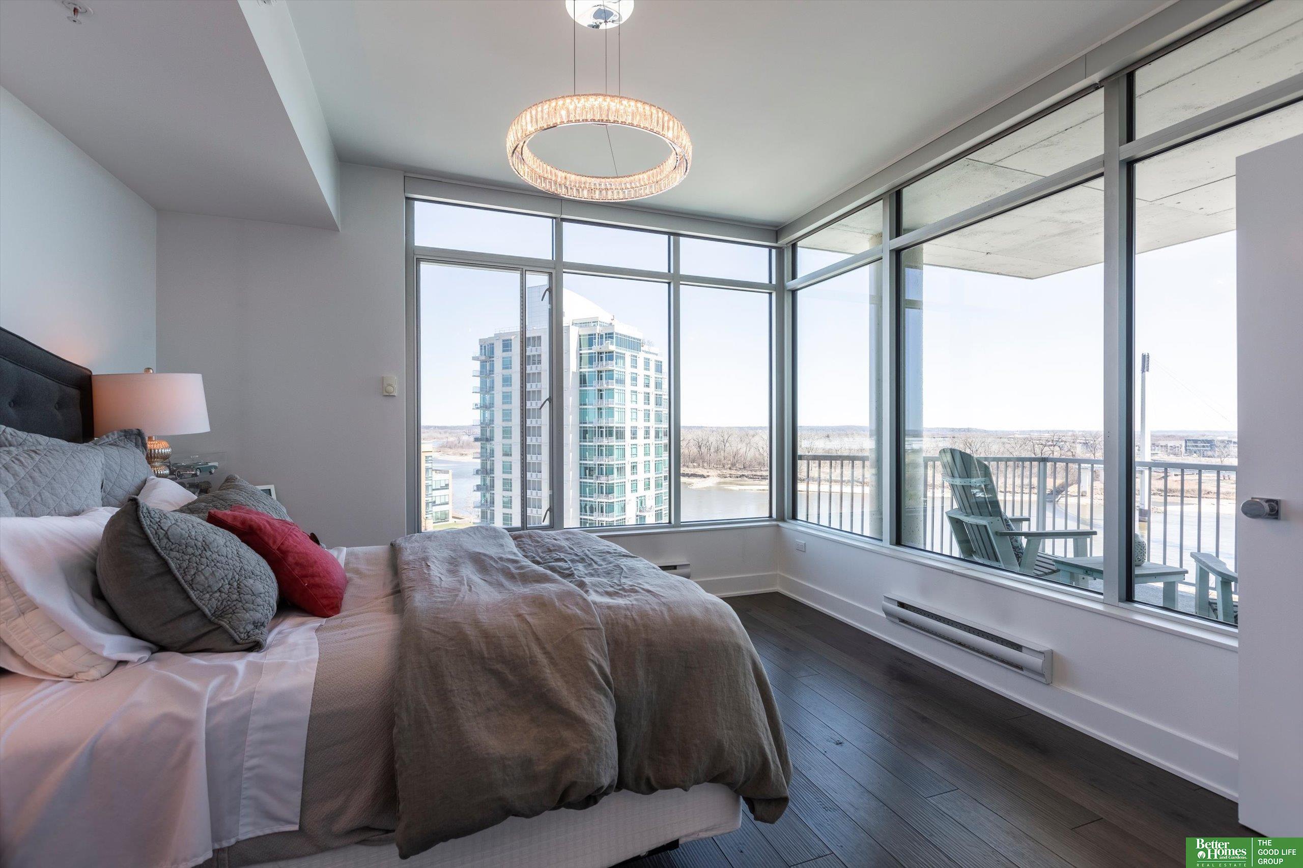 555 Riverfront Plaza # 902