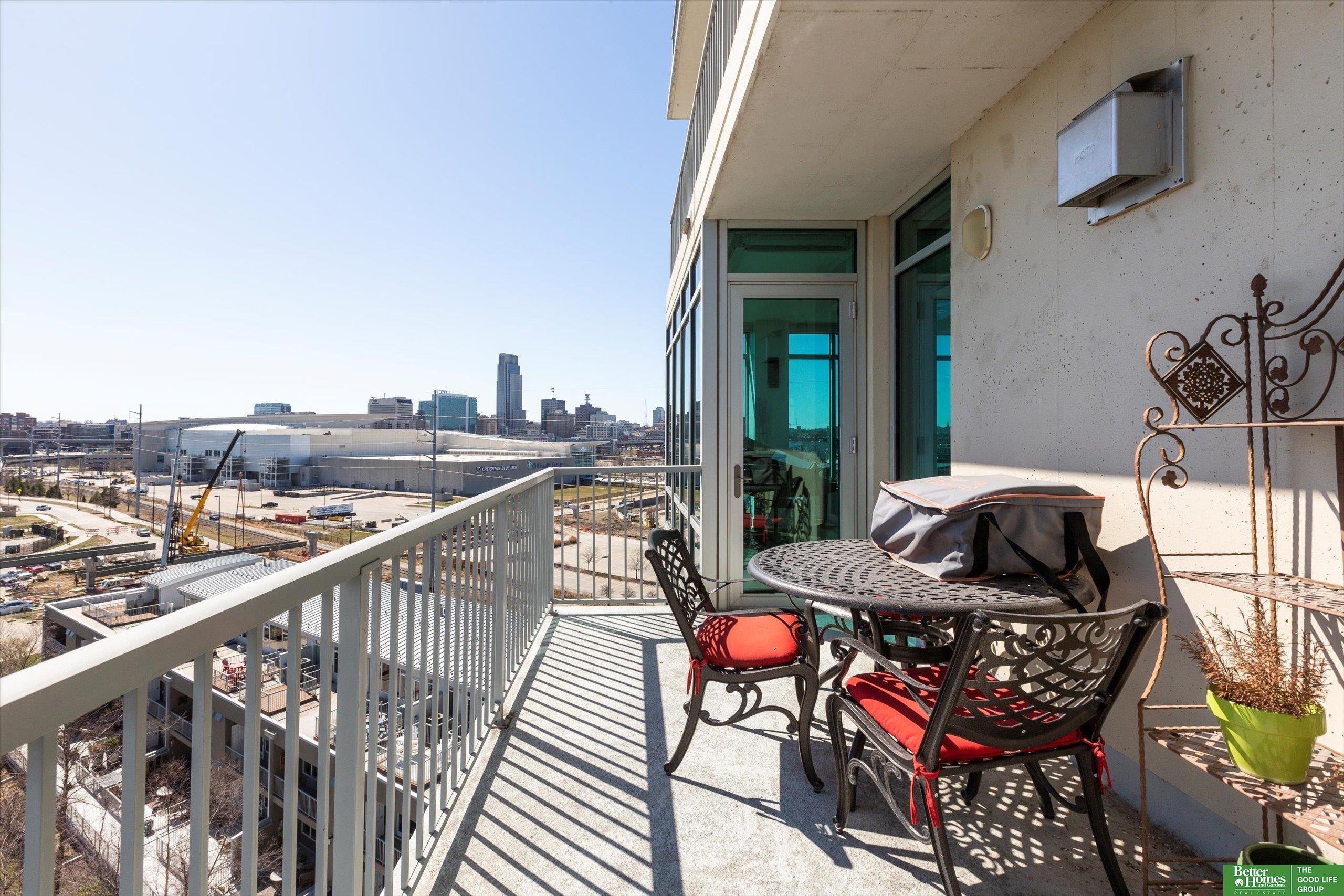555 Riverfront Plaza # 902