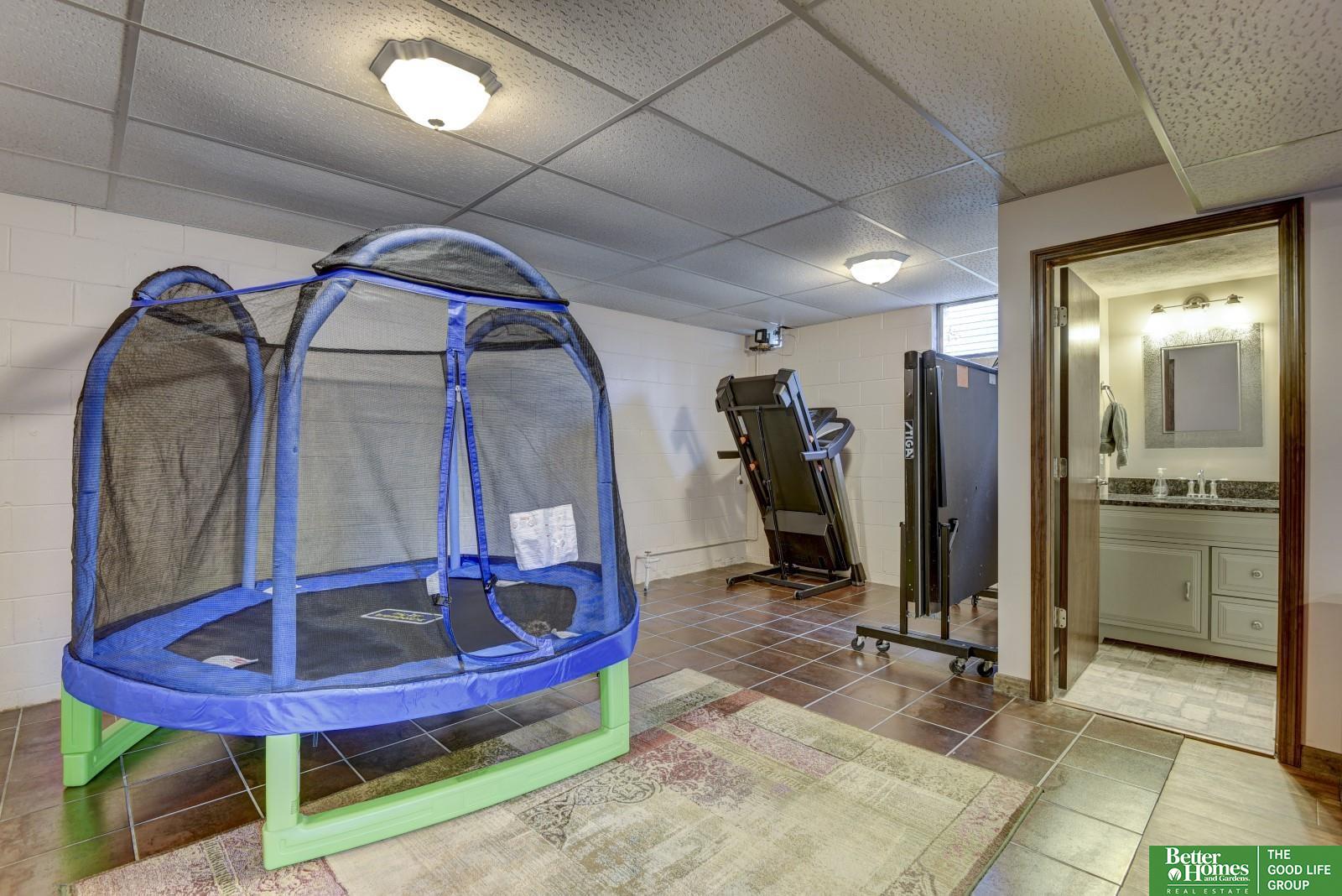 3735 Lawnwood Drive
