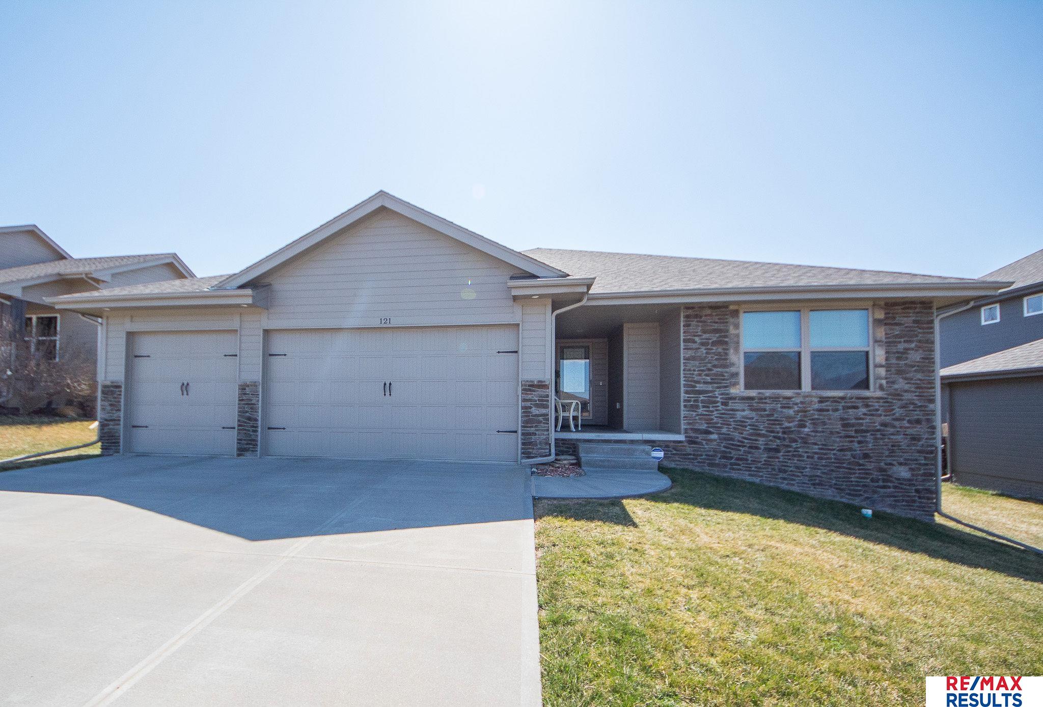 121 Broken Arrow Circle
