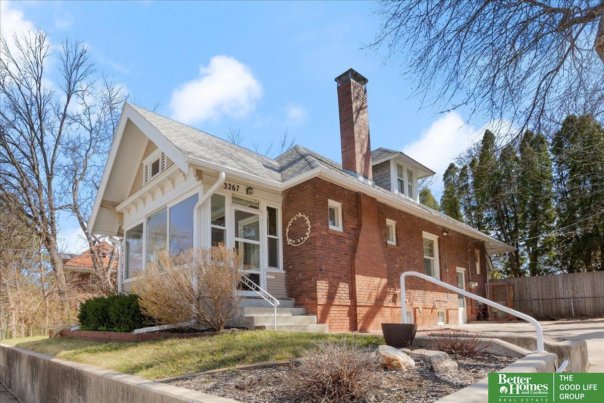 3267 Center Street
