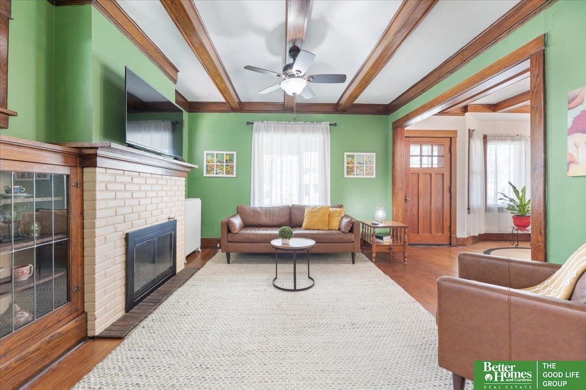 3267 Center Street