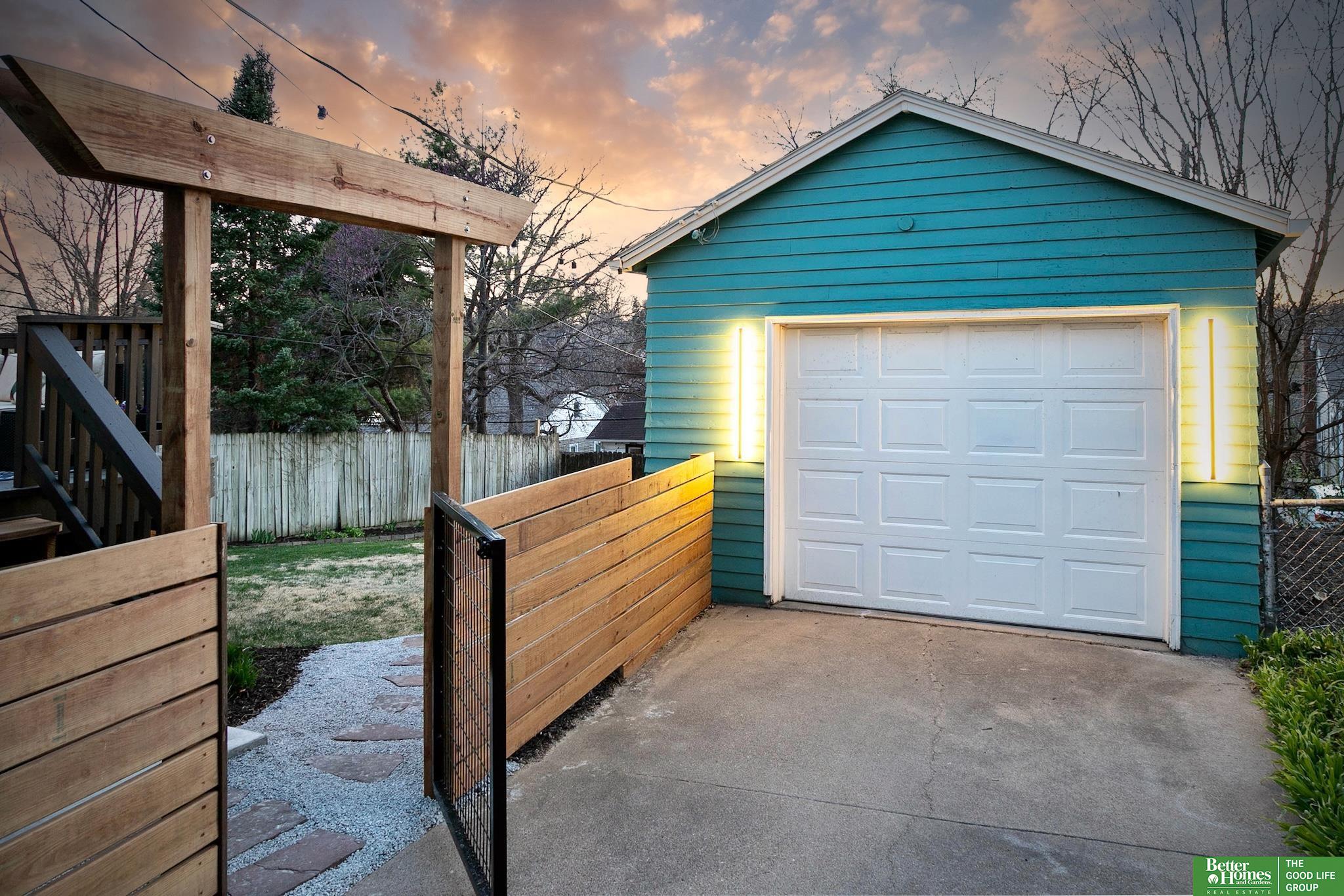 2016 N 50th Avenue