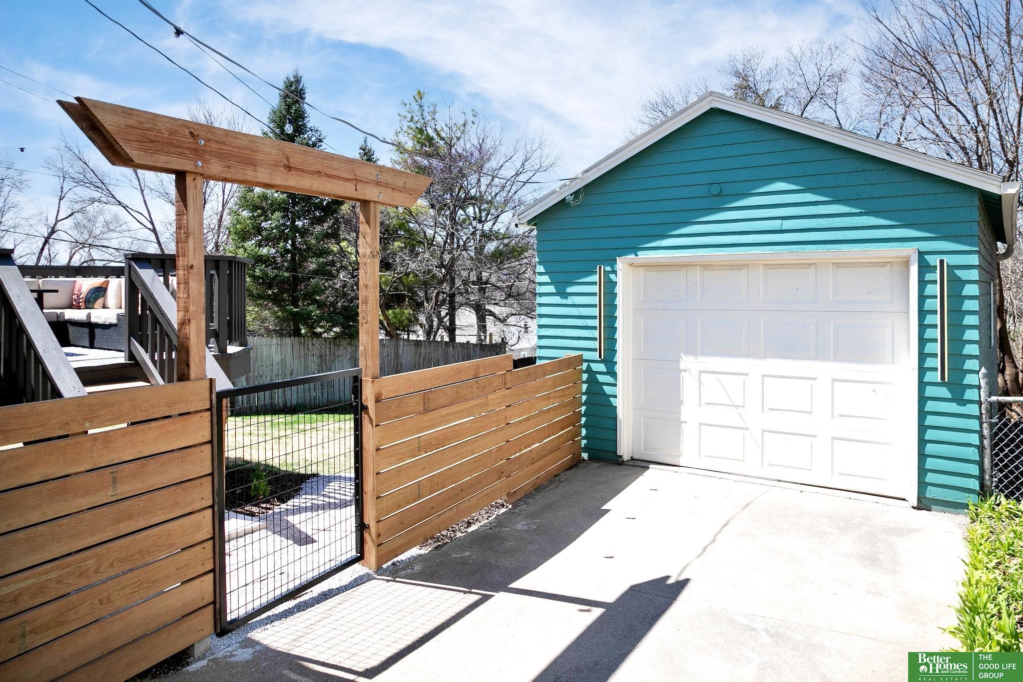 2016 N 50th Avenue