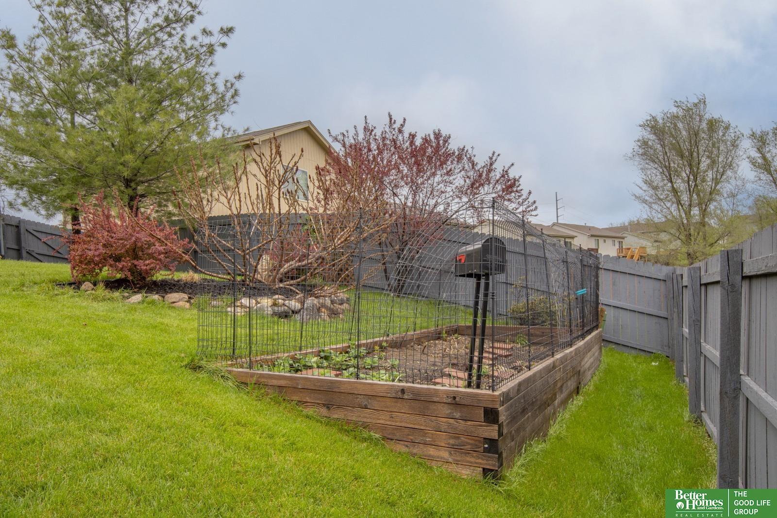 7419 N 143 Street
