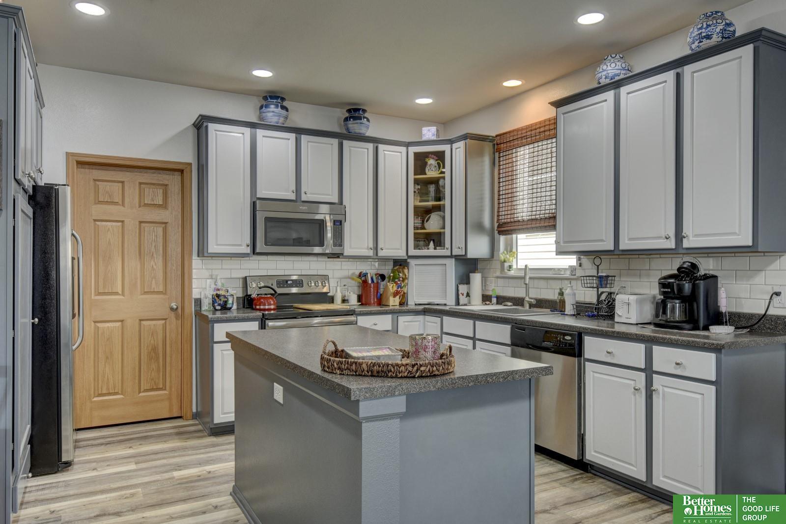 2907 N 168th Avenue