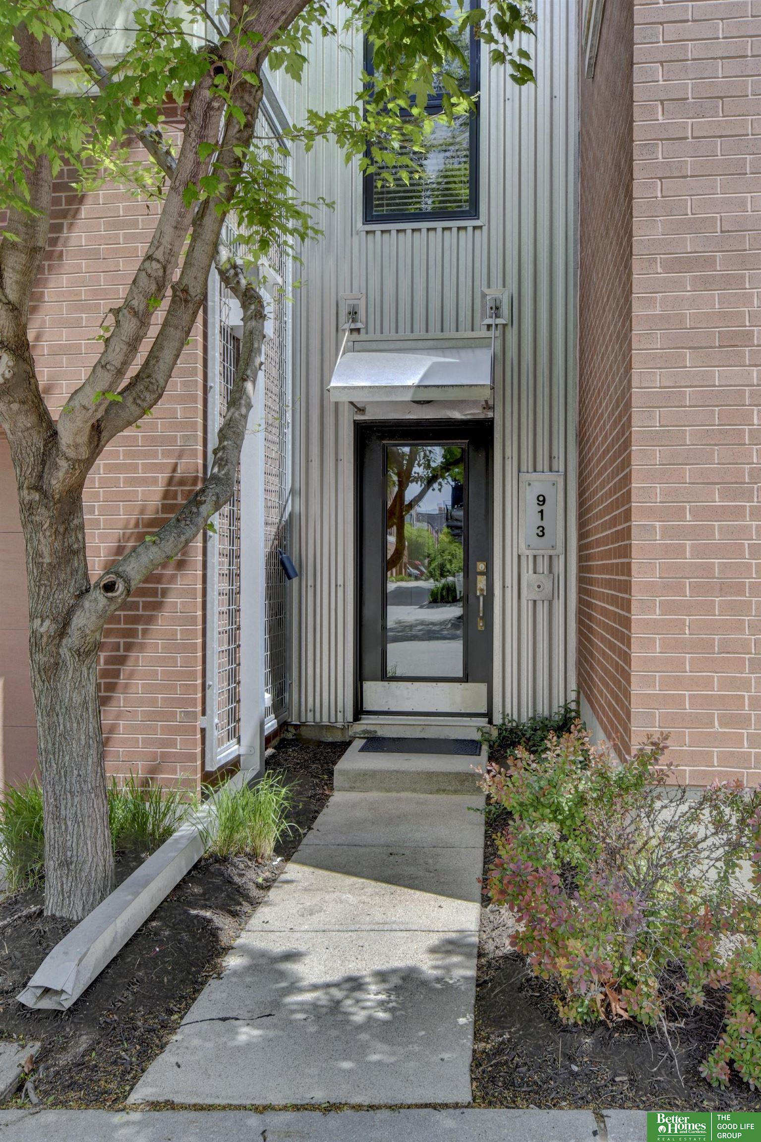913 S 10 Court