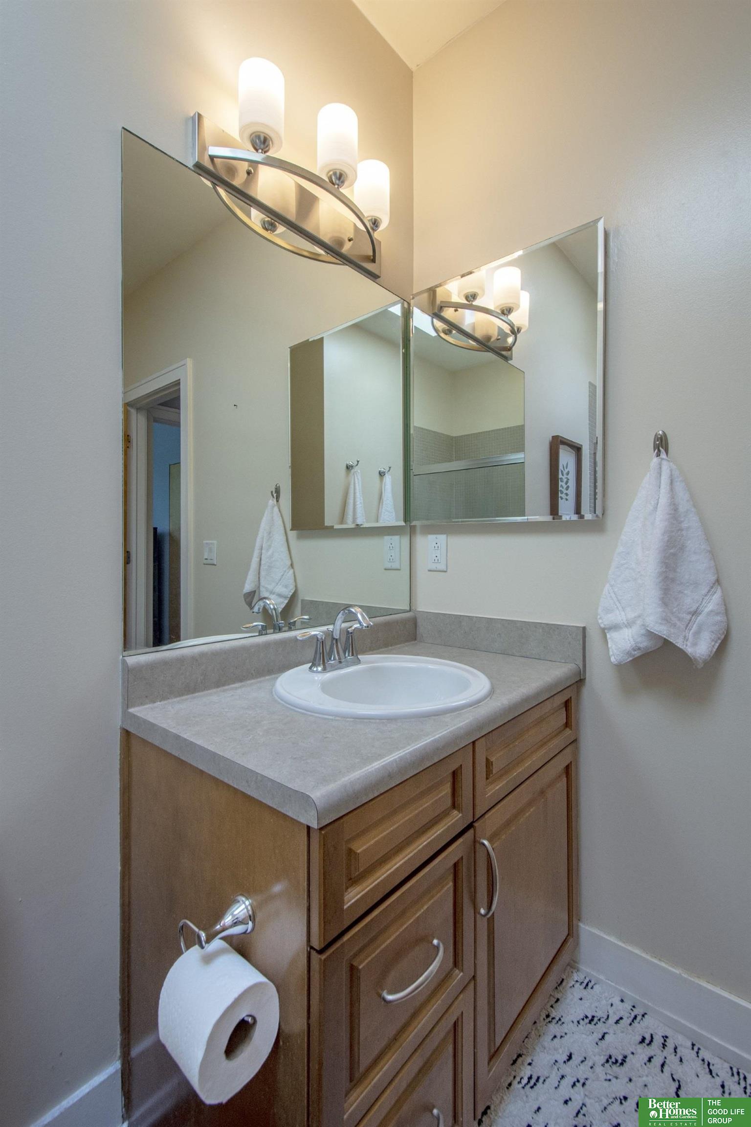 913 S 10 Court