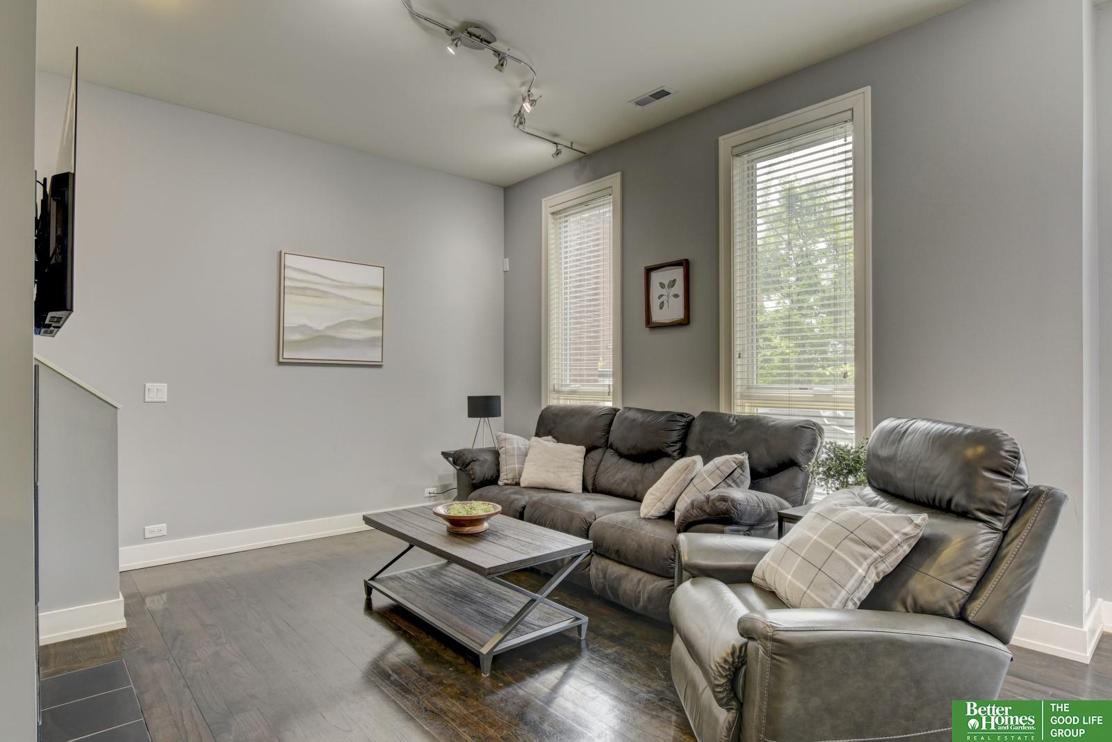 913 S 10 Court
