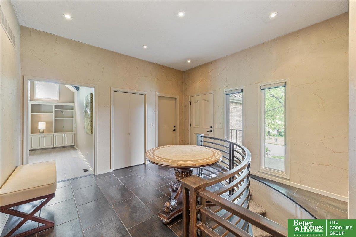 1011 S 117th Court