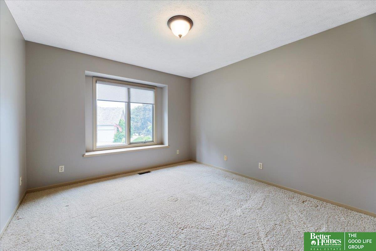 1011 S 117th Court