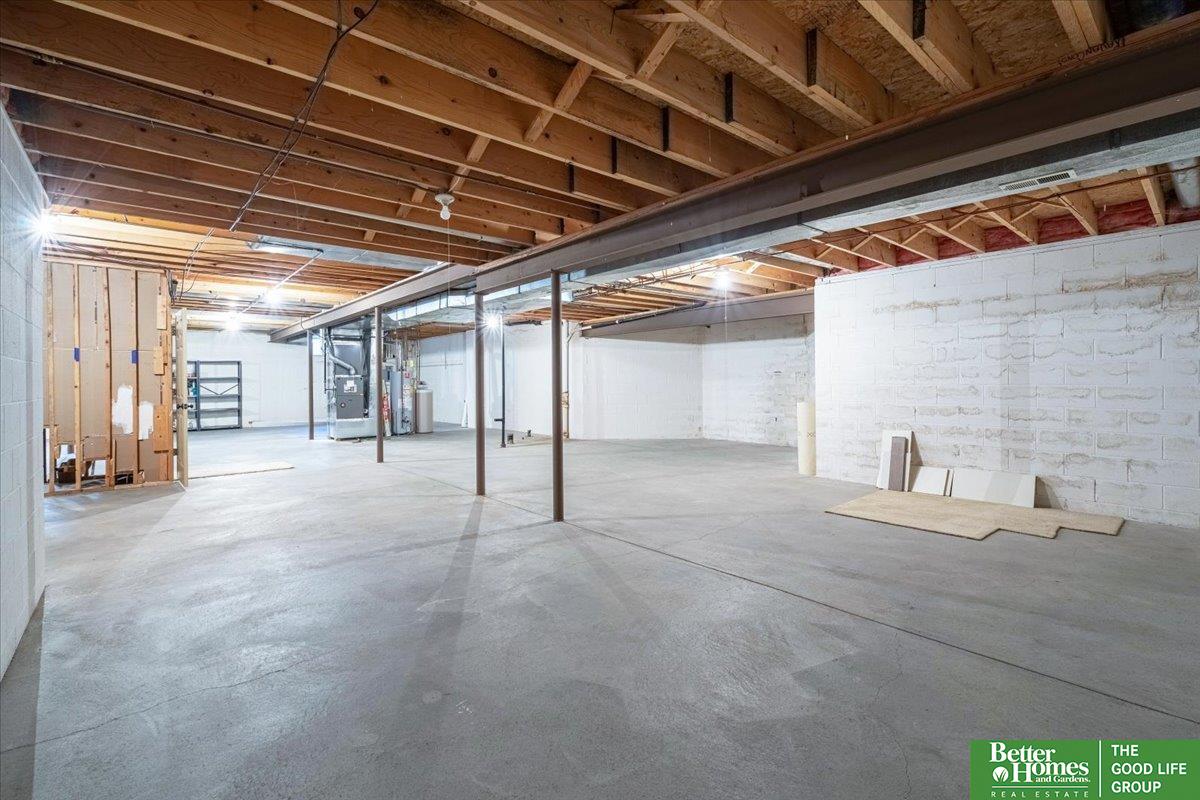 1011 S 117th Court
