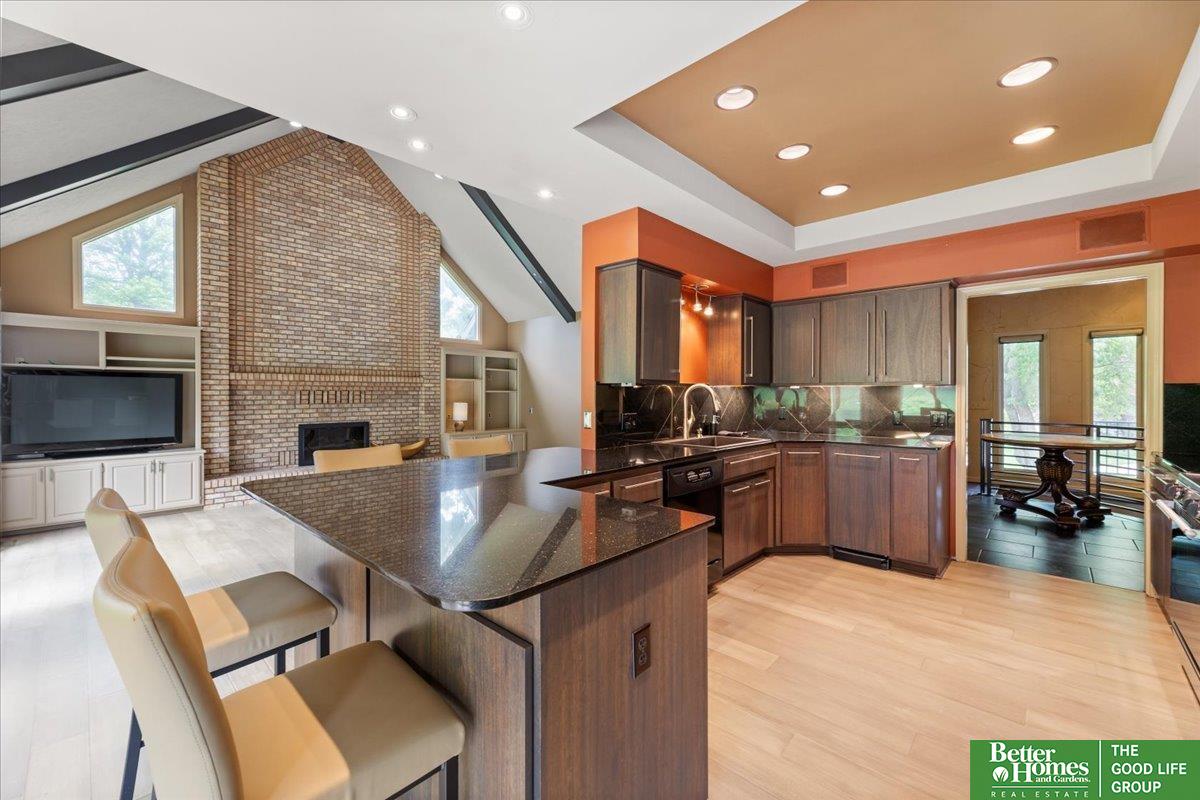 1011 S 117th Court