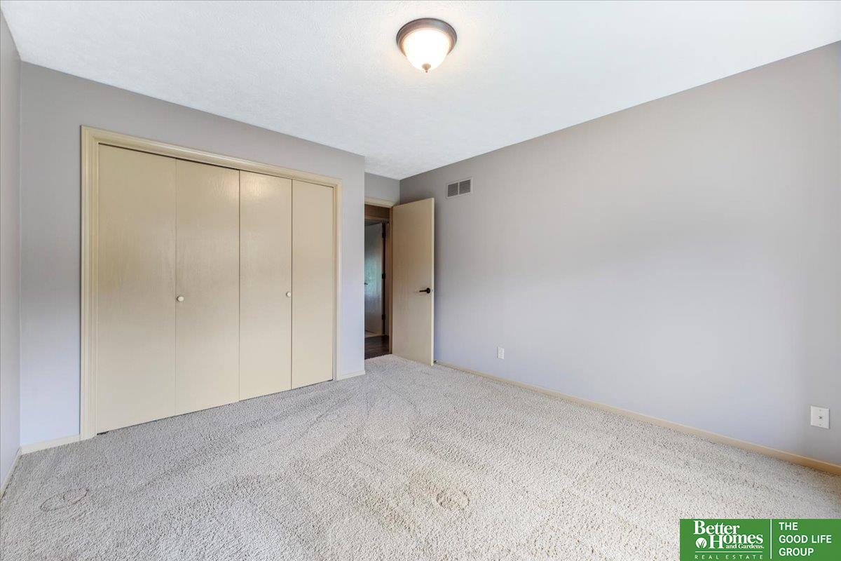 1011 S 117th Court