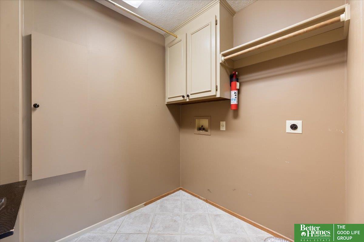 1011 S 117th Court