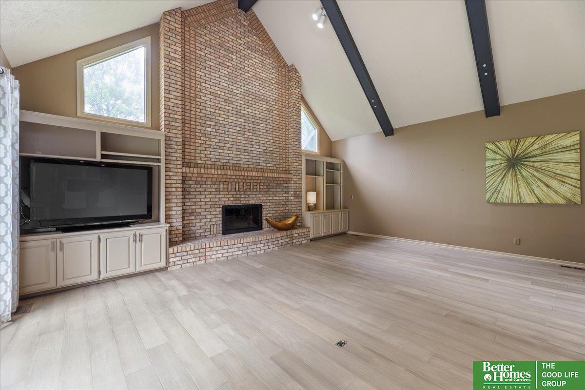 1011 S 117th Court