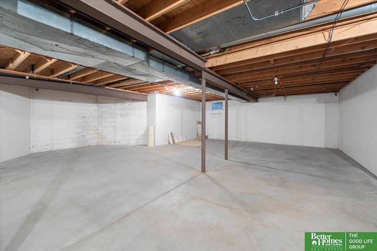 1011 S 117th Court